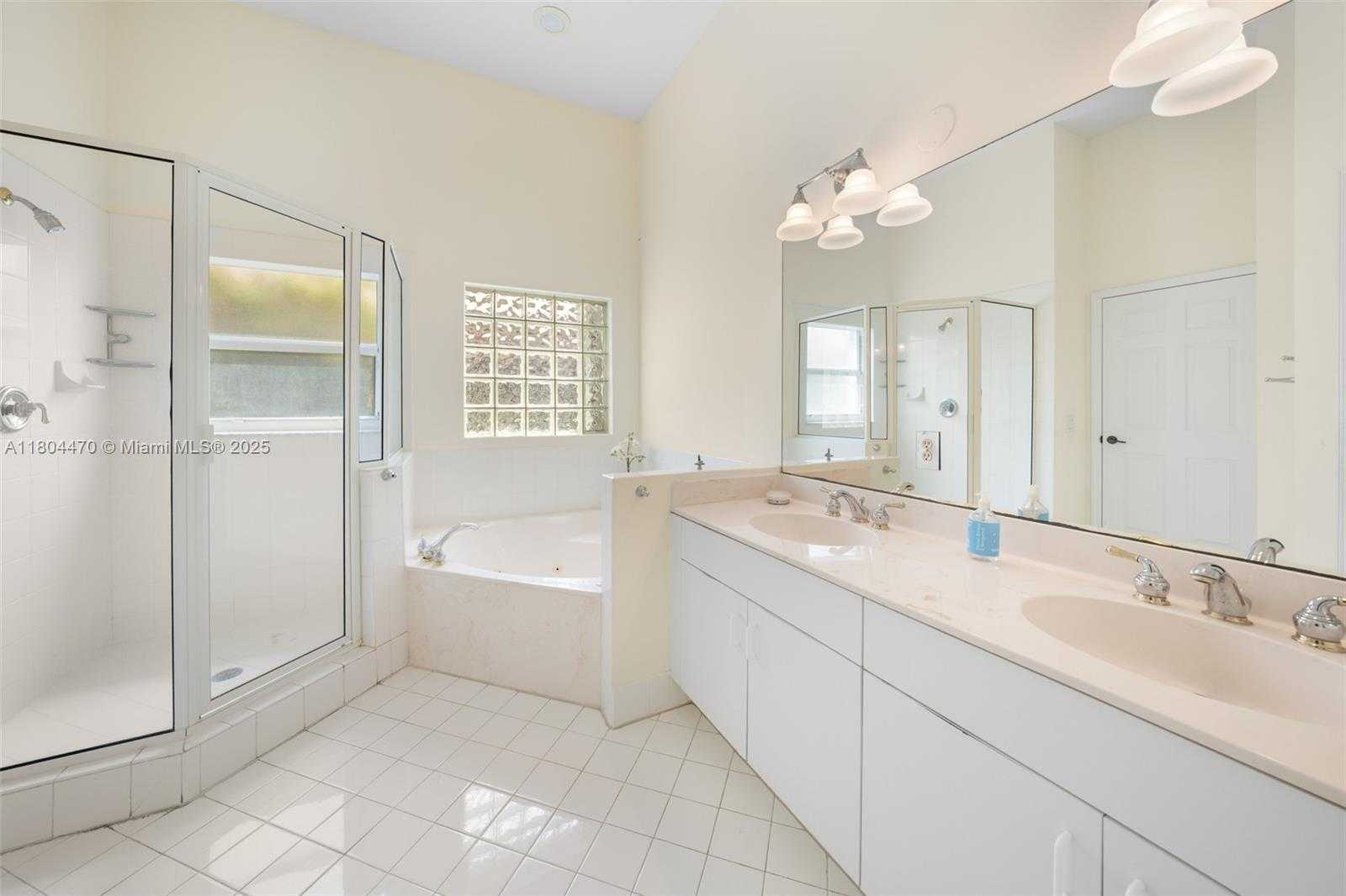 Small Image of 11351 NORTH WEST 64TH TER, Doral Number 19