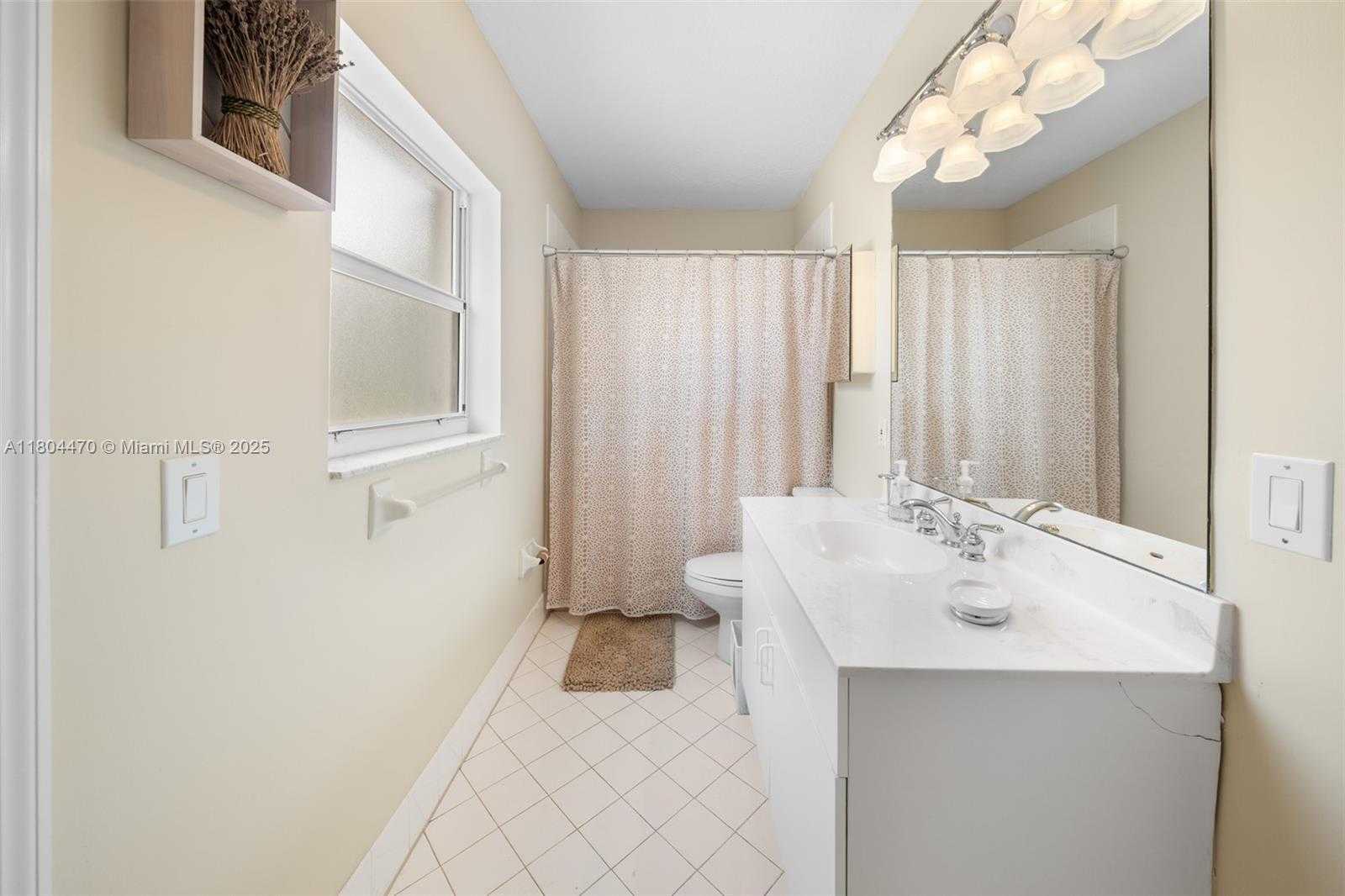 Small Image of 11351 NORTH WEST 64TH TER, Doral Number 23