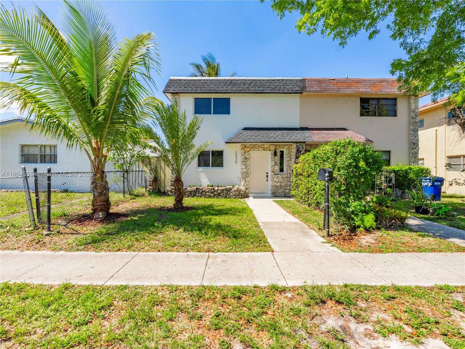 Small Image of 2039 NORTH EAST 172ND ST, North Miami Beach Number 4