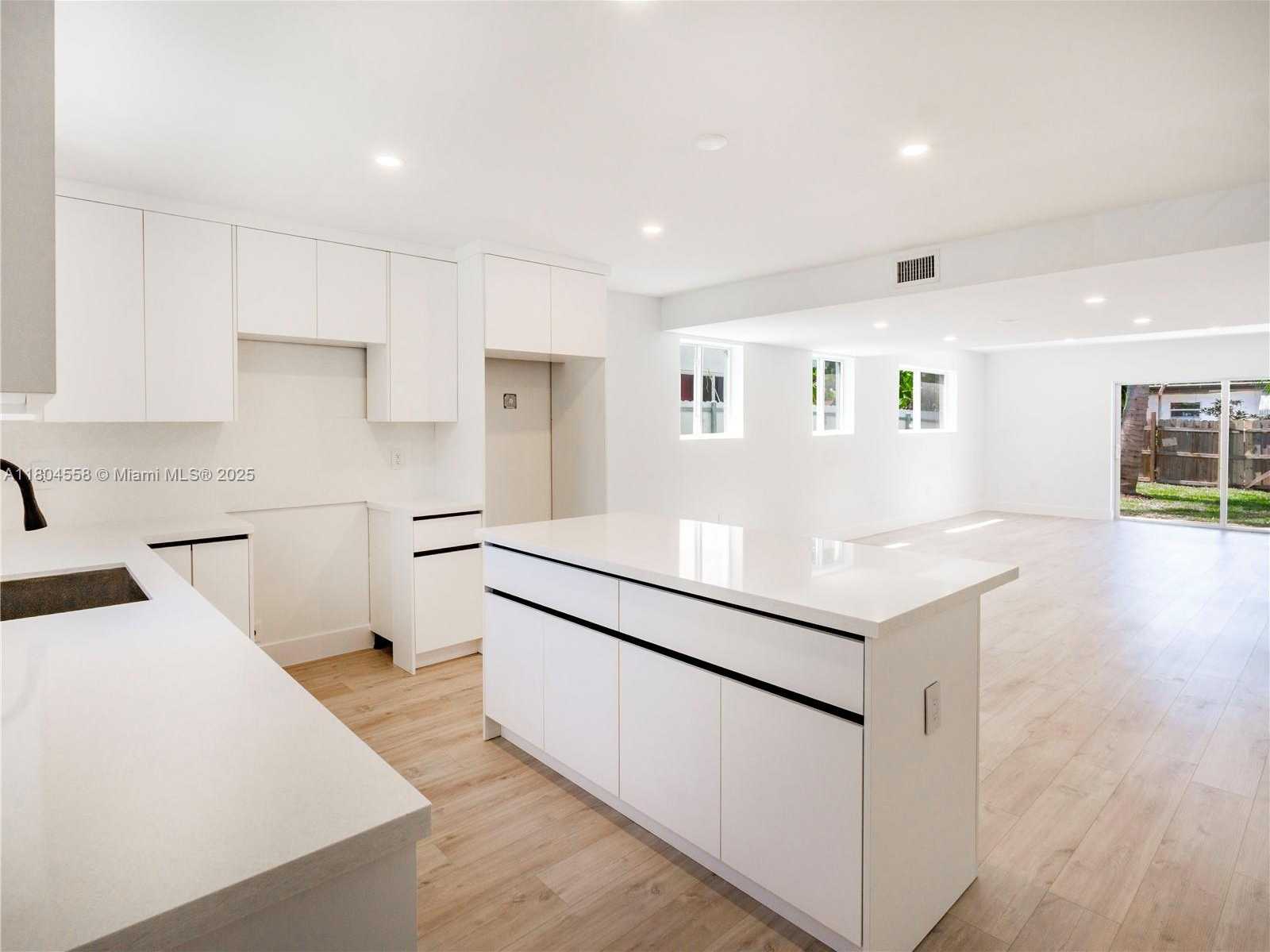 Small Image of 2039 NORTH EAST 172ND ST, North Miami Beach Number 5