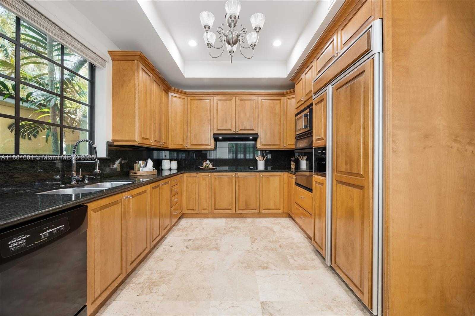 Small Image of 7250 ERWIN RD, Coral Gables Number 12