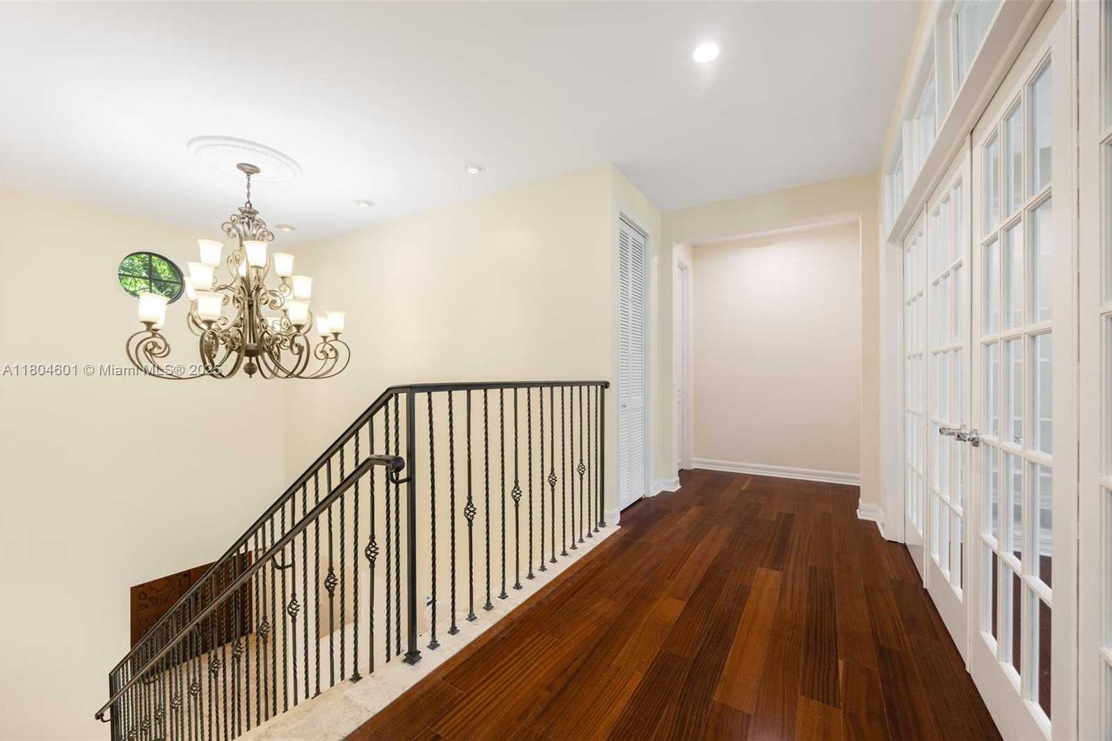 Small Image of 7250 ERWIN RD, Coral Gables Number 14