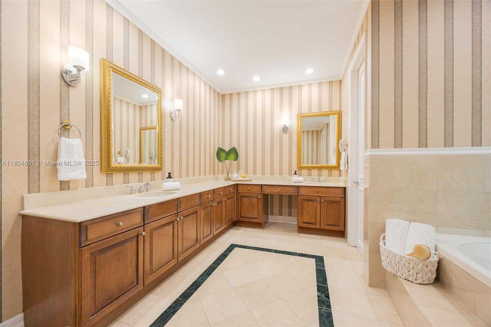 Small Image of 7250 ERWIN RD, Coral Gables Number 19