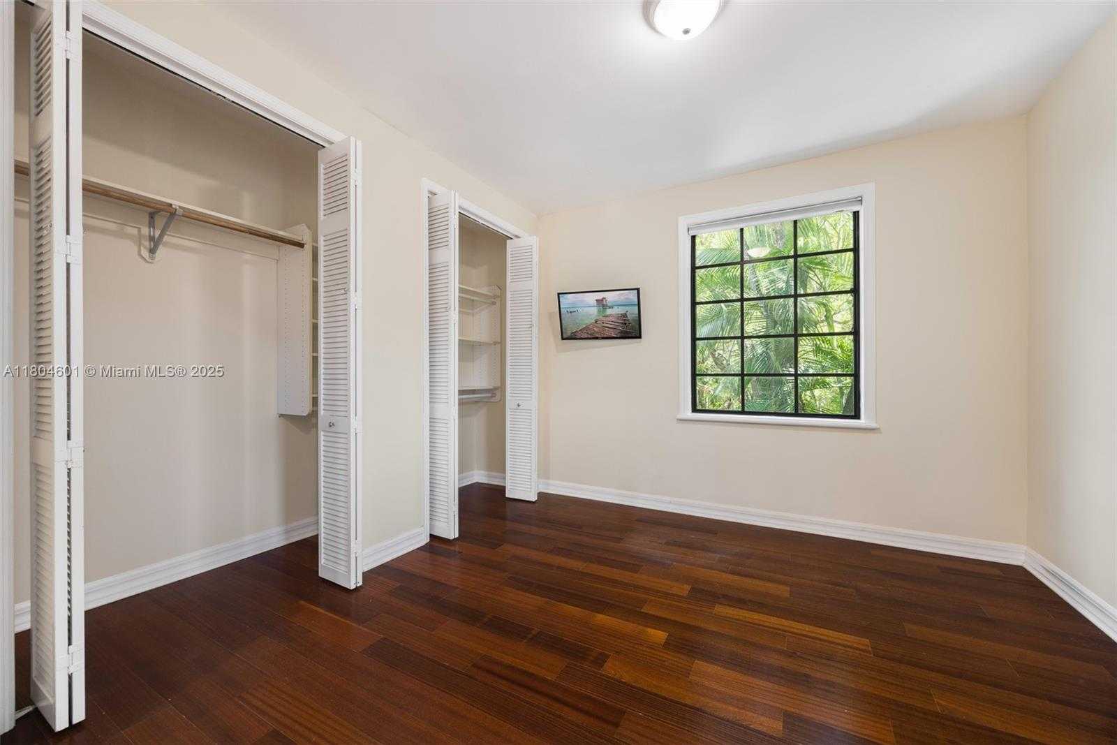 Small Image of 7250 ERWIN RD, Coral Gables Number 20