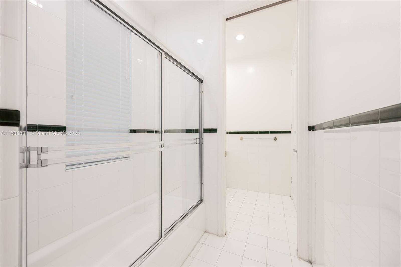 Small Image of 7250 ERWIN RD, Coral Gables Number 21