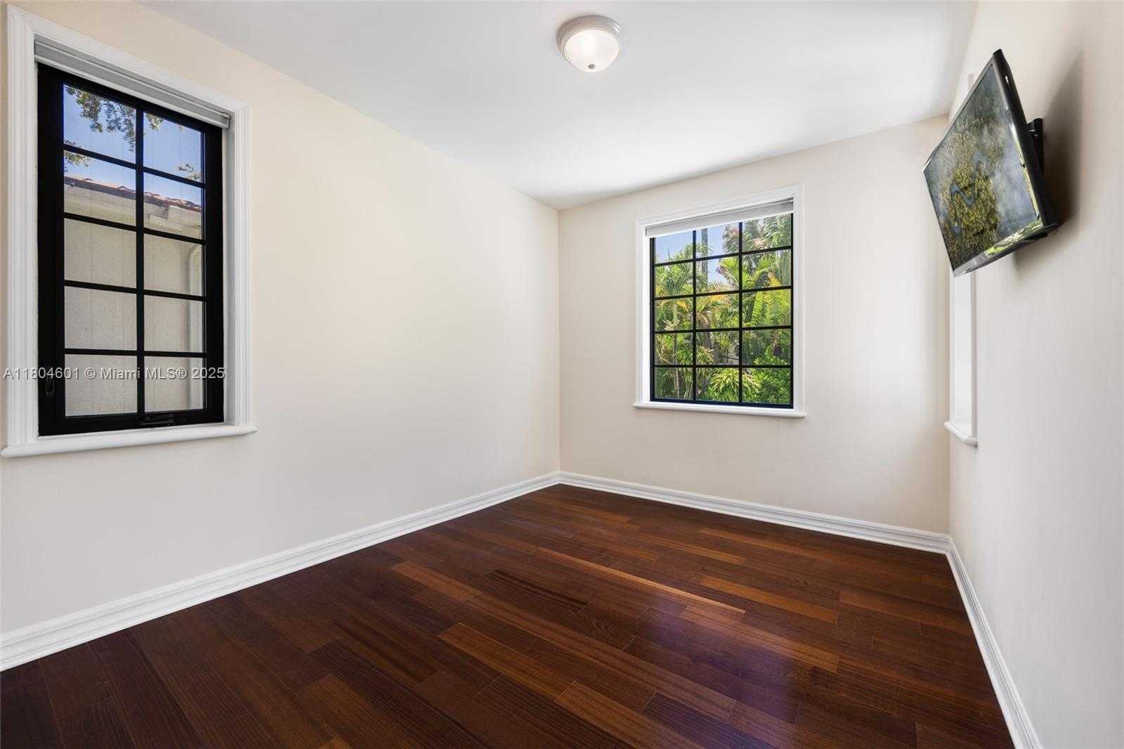 Small Image of 7250 ERWIN RD, Coral Gables Number 23