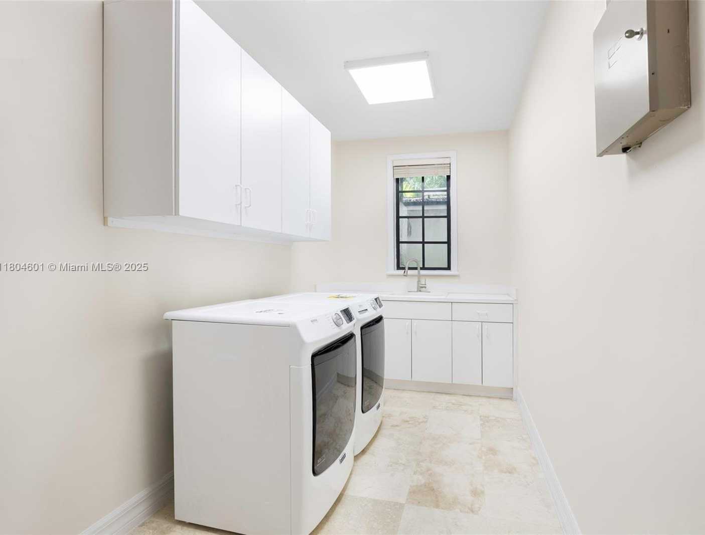 Small Image of 7250 ERWIN RD, Coral Gables Number 29