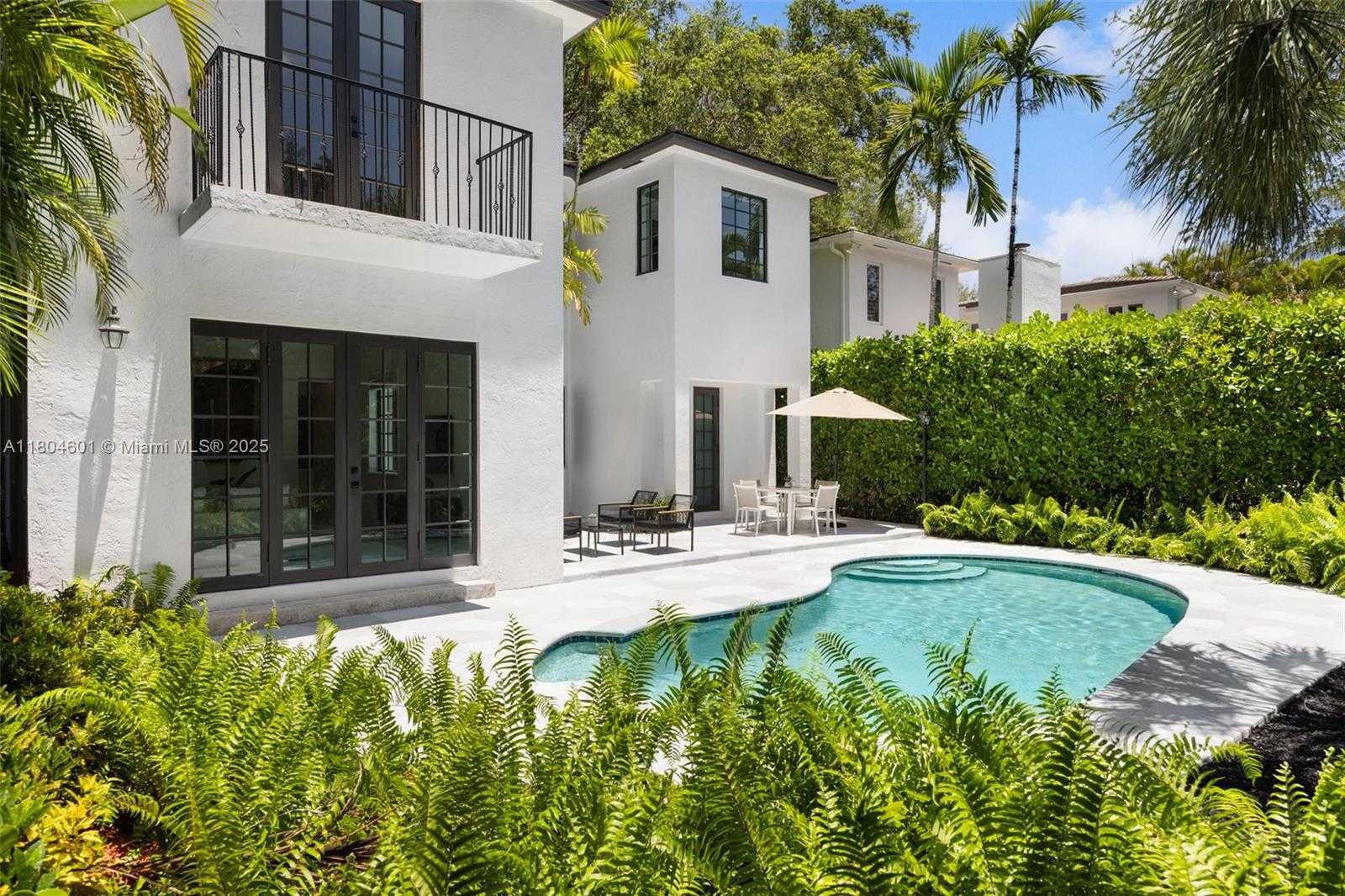 Small Image of 7250 ERWIN RD, Coral Gables Number 31