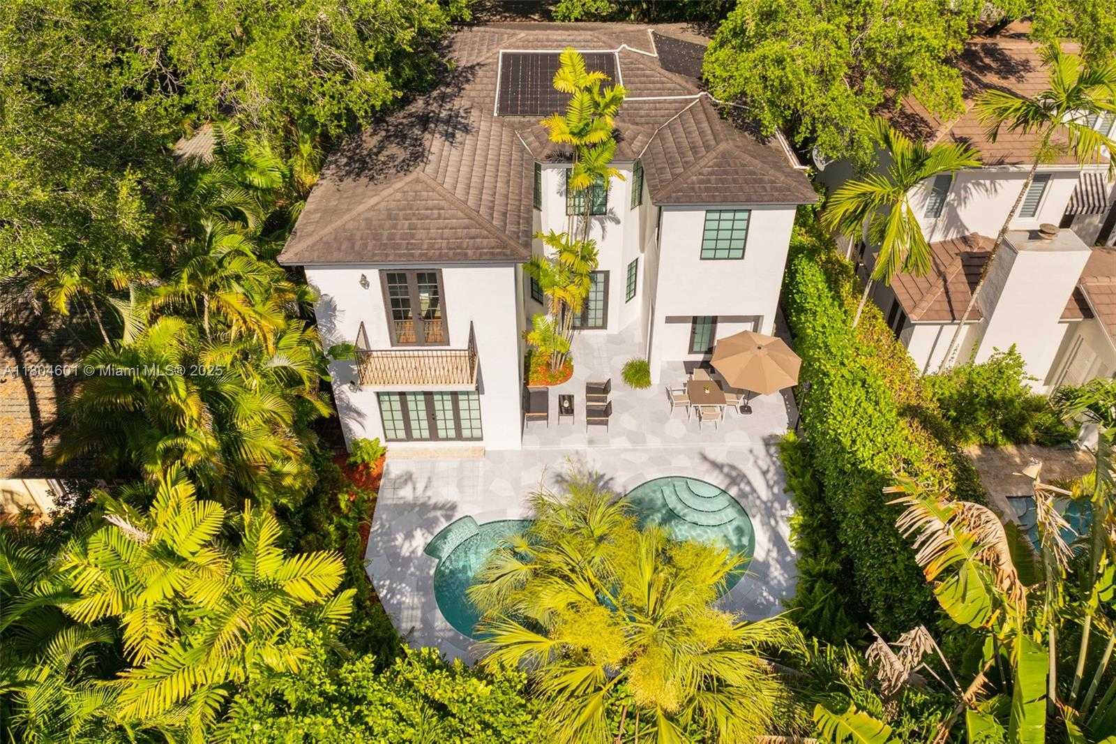 Small Image of 7250 ERWIN RD, Coral Gables Number 34