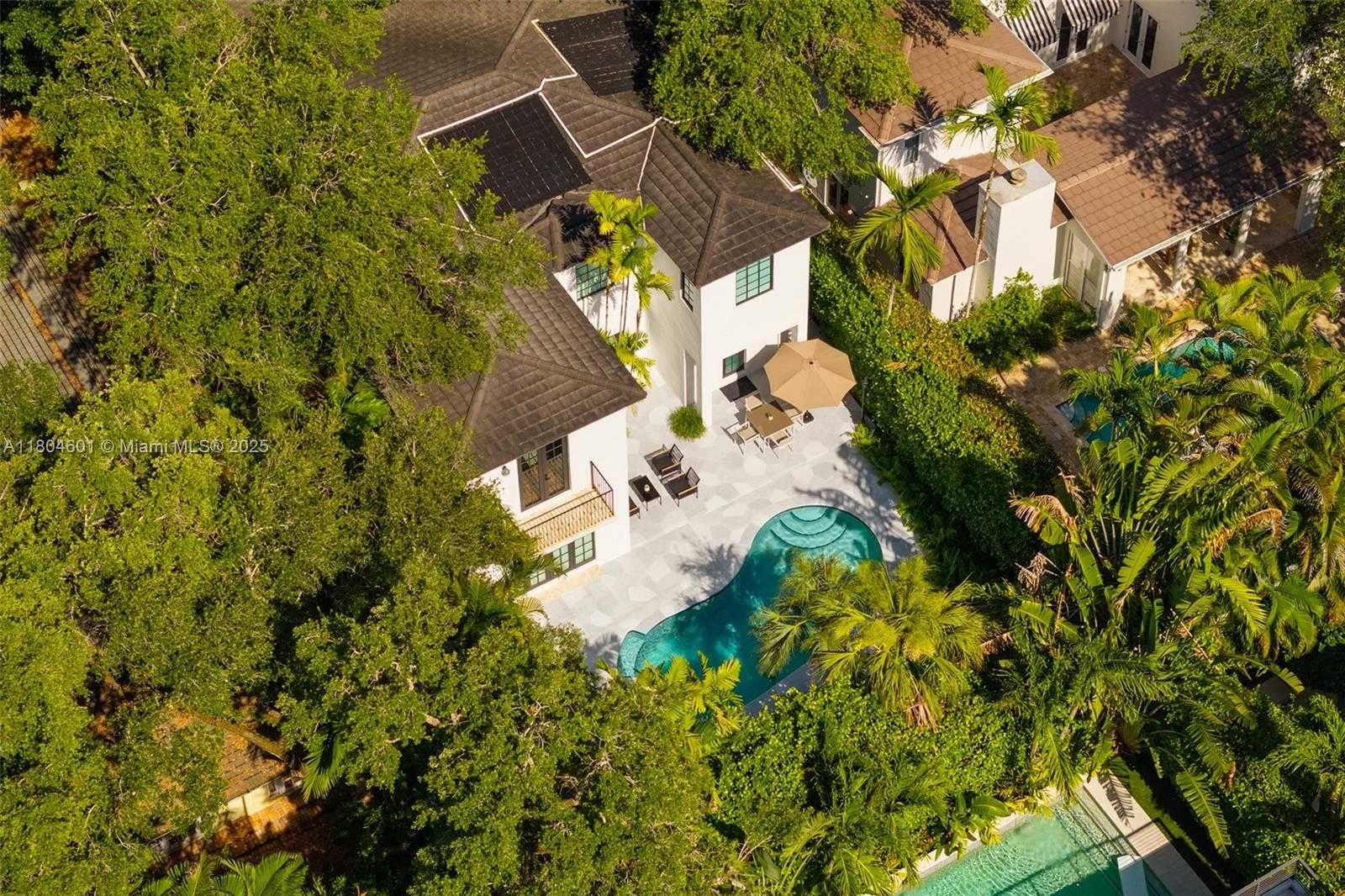 Small Image of 7250 ERWIN RD, Coral Gables Number 35