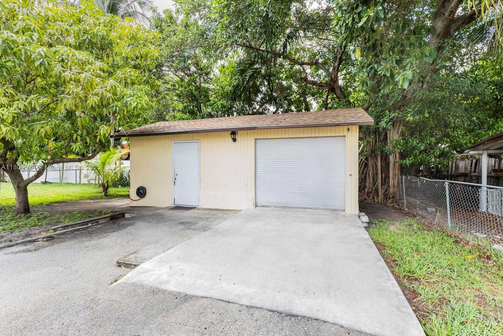 Small Image of 2757 NORTH WEST 29TH ST, Miami Number 16