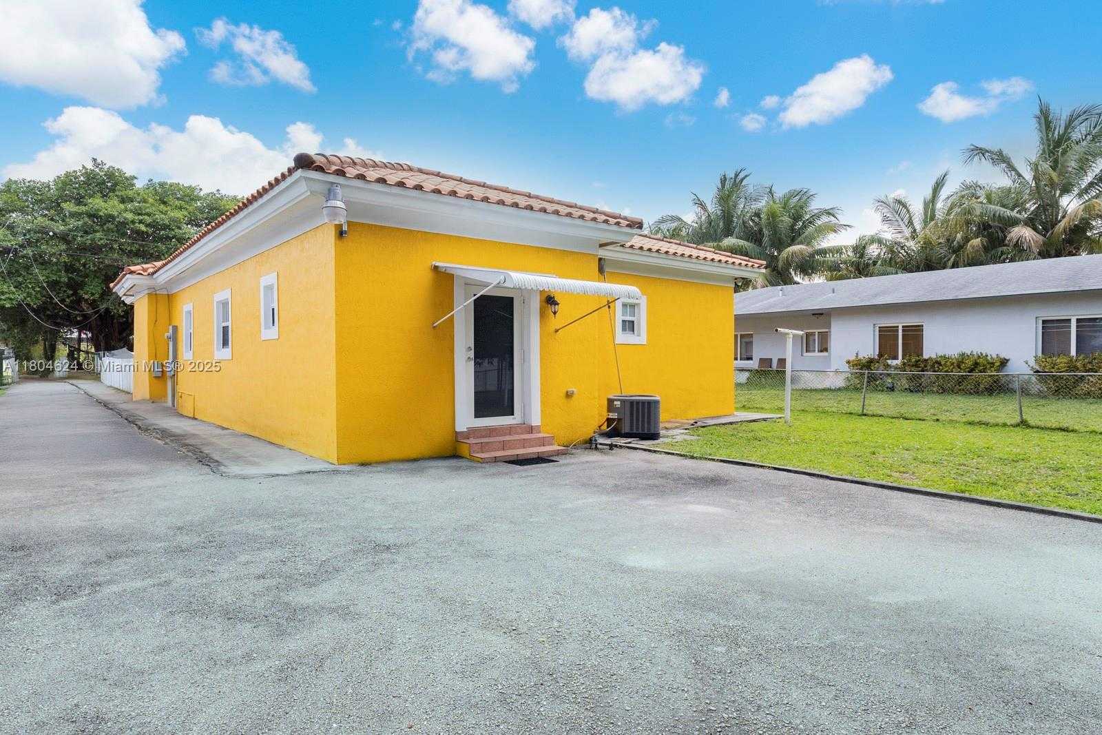 Small Image of 2757 NORTH WEST 29TH ST, Miami Number 5