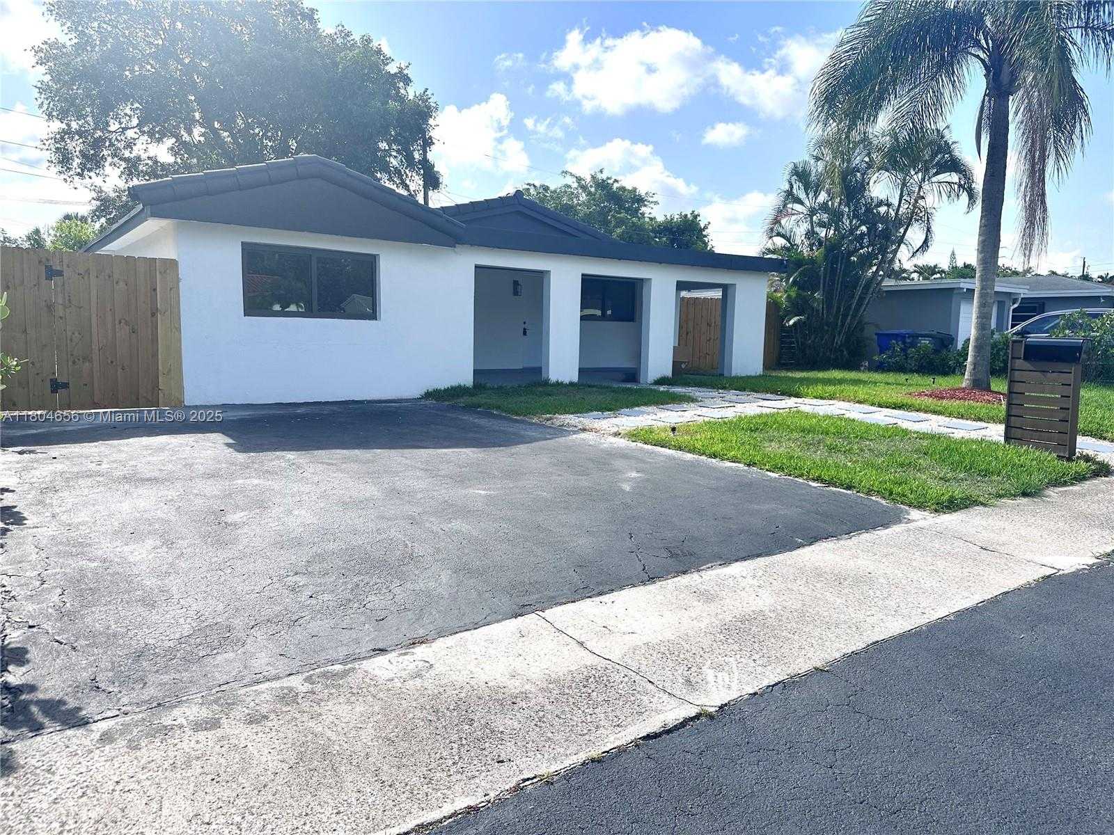 Small Image of 2421 NORTH 56TH TER, Hollywood Number 3