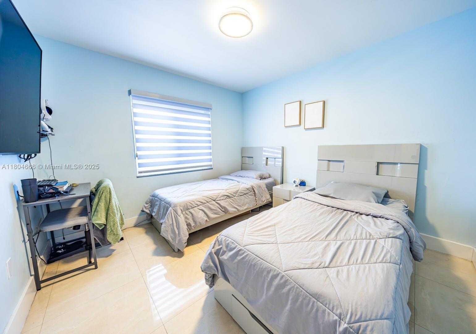 Small Image of 6950 NORTH WEST 168TH ST, Hialeah Number 19