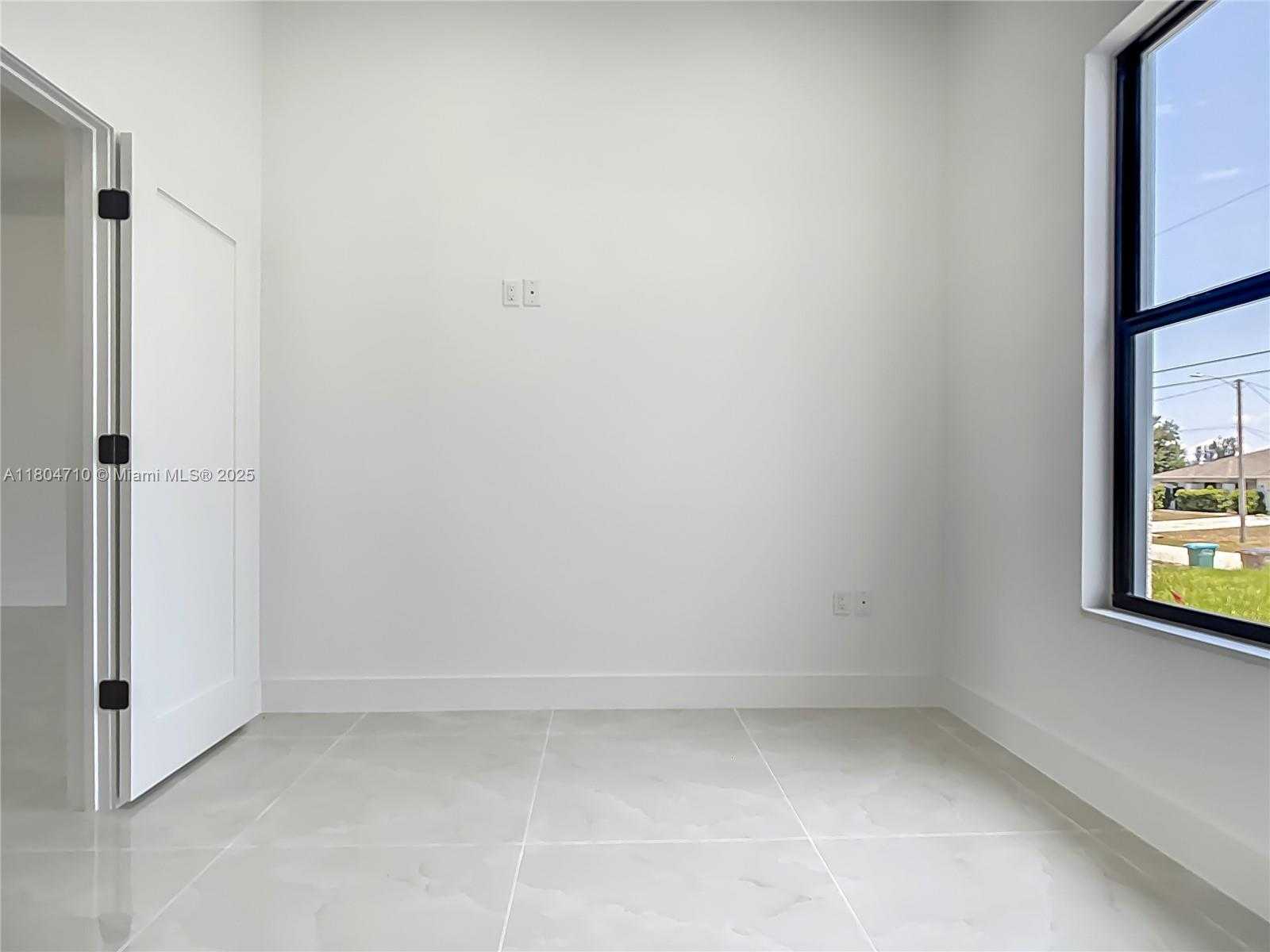 Small Image of 323 19TH TER, Cape Coral Number 24