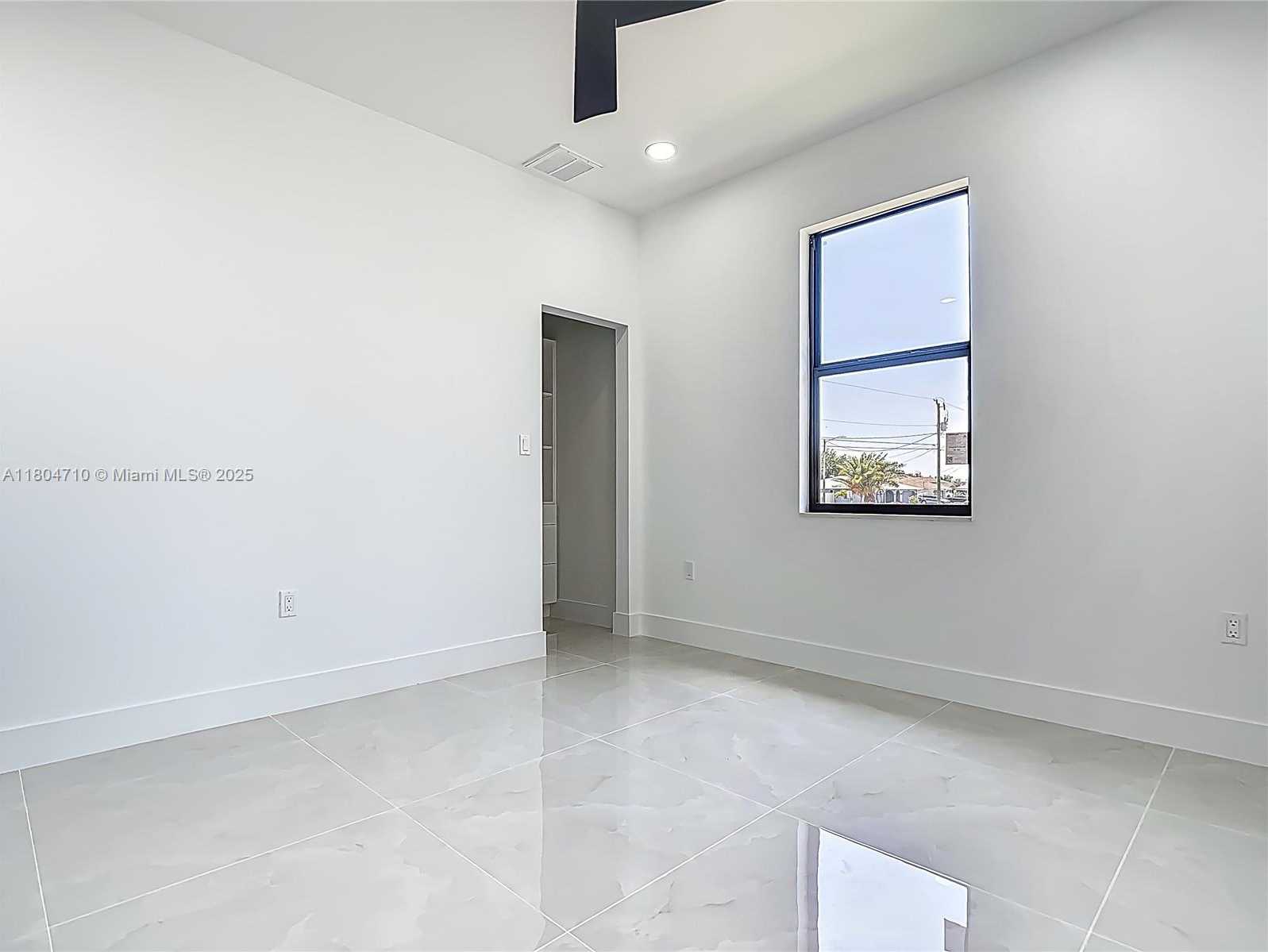 Small Image of 323 19TH TER, Cape Coral Number 27