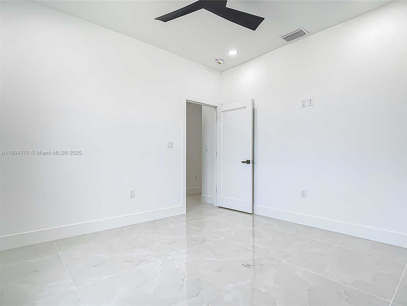 Small Image of 323 19TH TER, Cape Coral Number 29