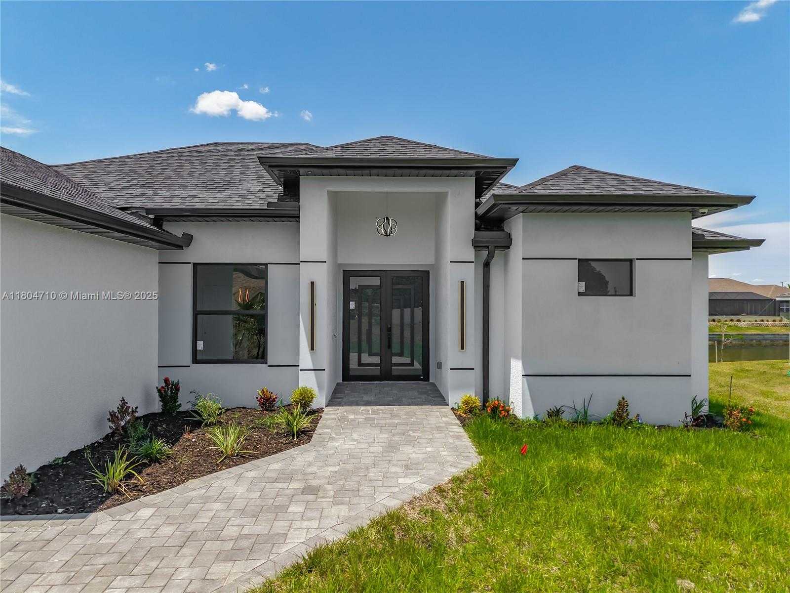 Small Image of 323 19TH TER, Cape Coral Number 3