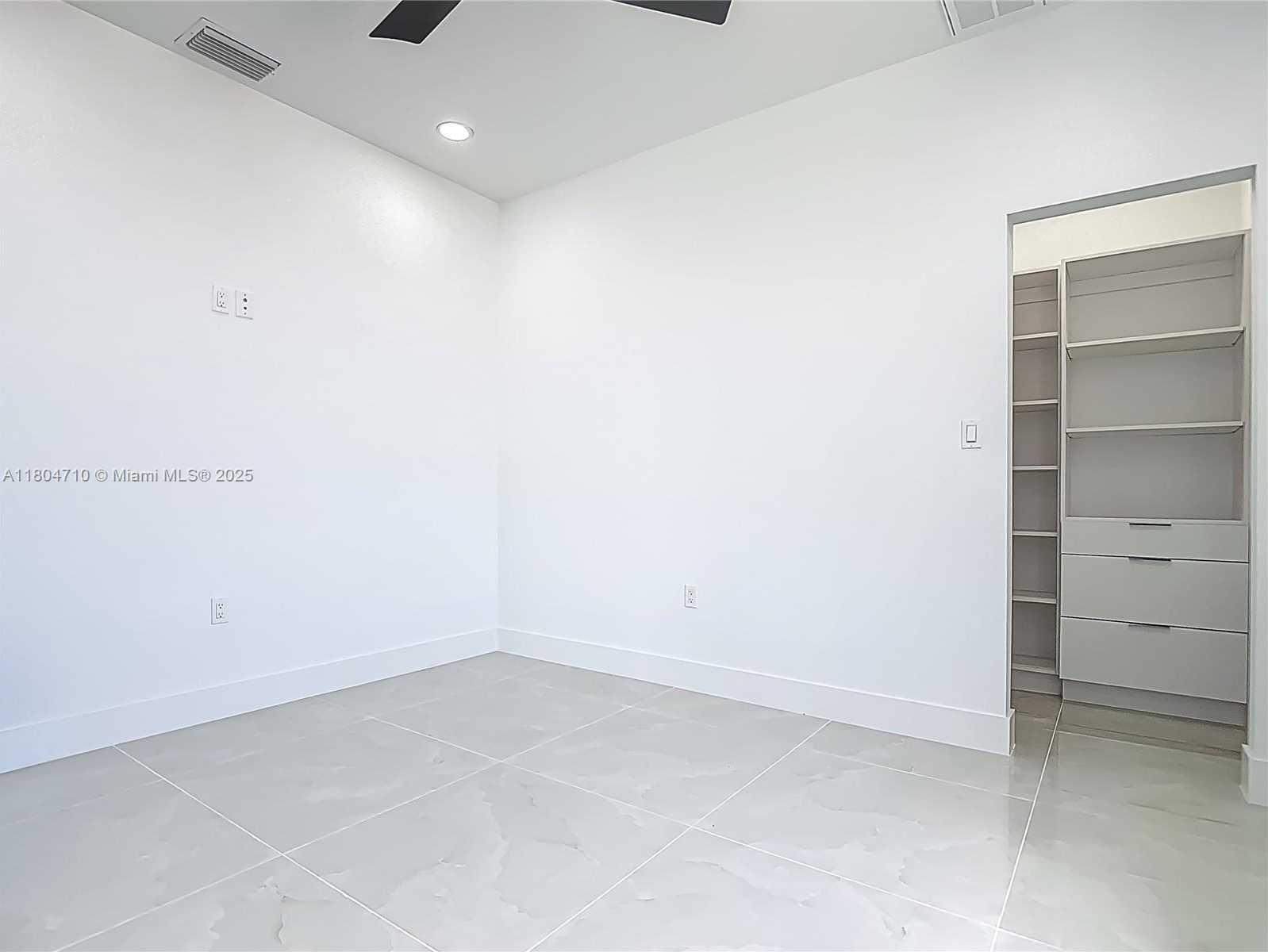 Small Image of 323 19TH TER, Cape Coral Number 30