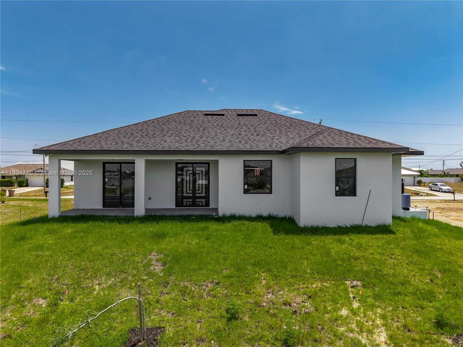Small Image of 323 19TH TER, Cape Coral Number 54