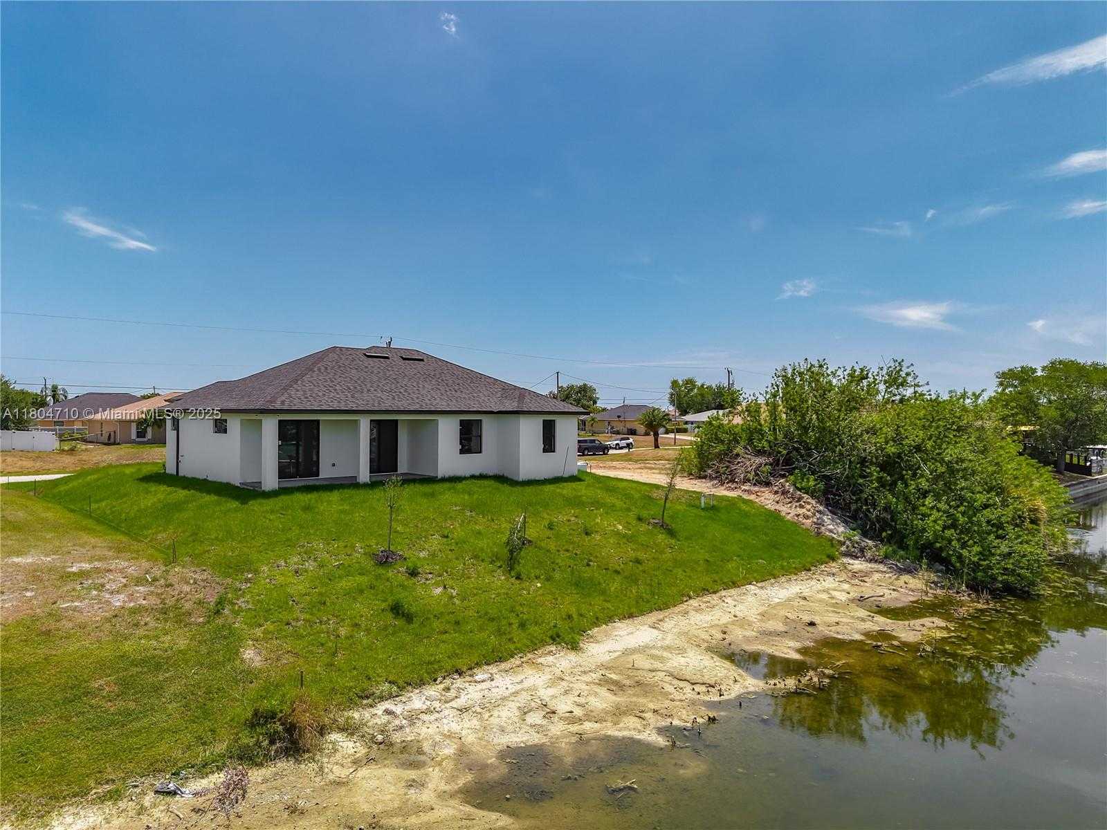 Small Image of 323 19TH TER, Cape Coral Number 57