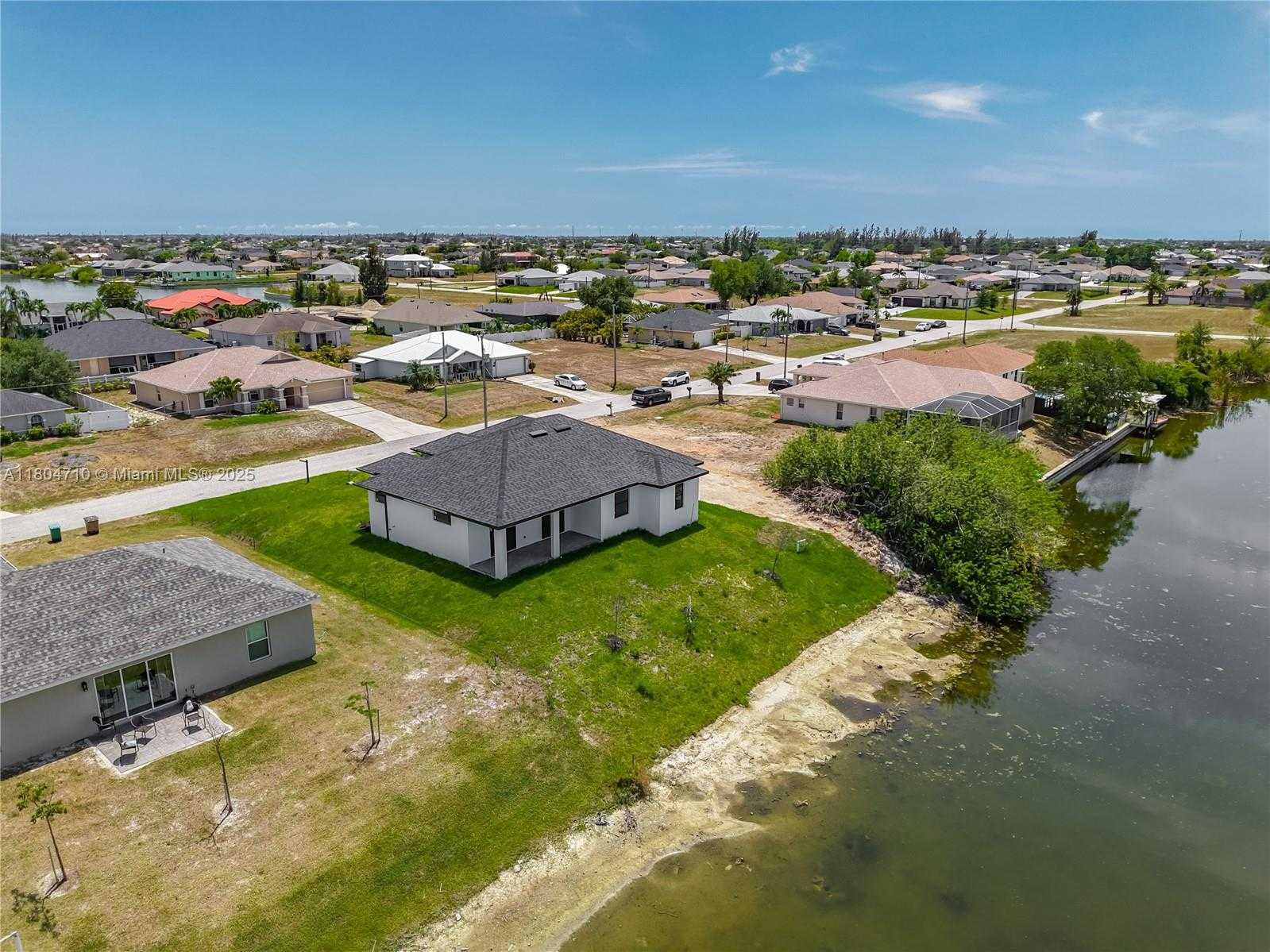 Small Image of 323 19TH TER, Cape Coral Number 64