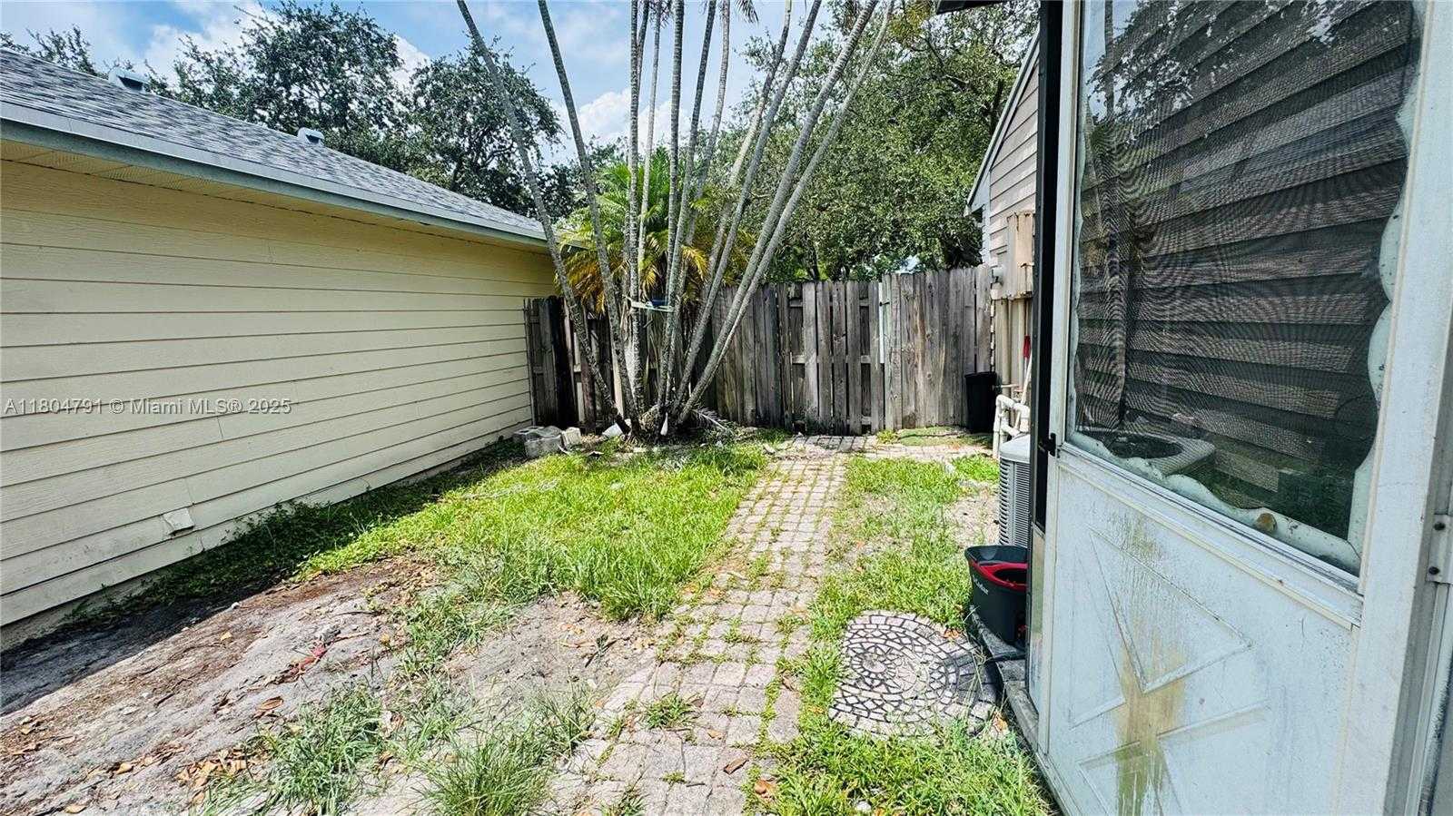Small Image of 1311 SOUTH WEST 85TH AVE, Pembroke Pines Number 14