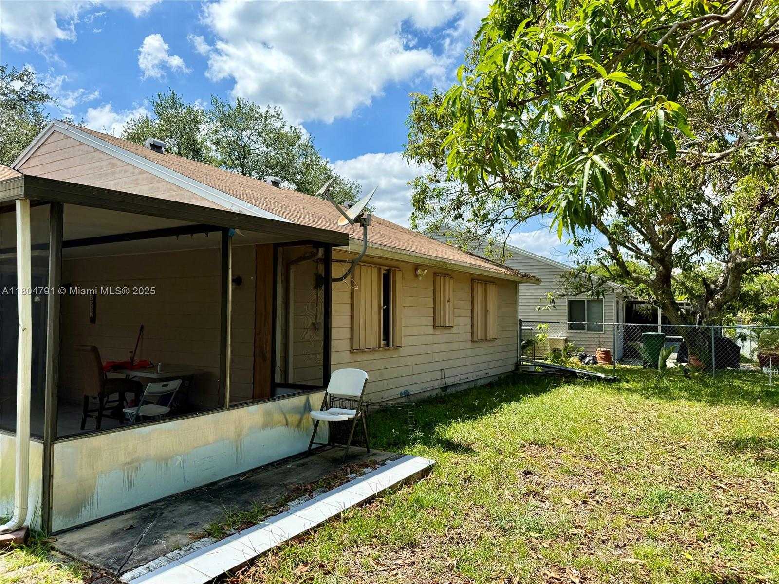 Small Image of 1311 SOUTH WEST 85TH AVE, Pembroke Pines Number 23