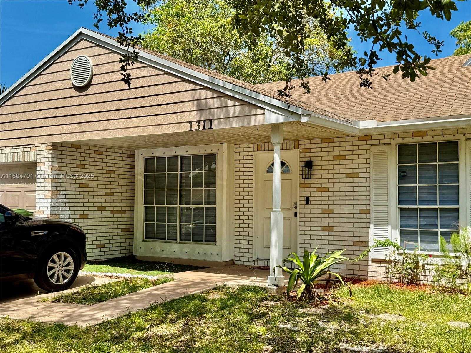 Small Image of 1311 SOUTH WEST 85TH AVE, Pembroke Pines Number 3