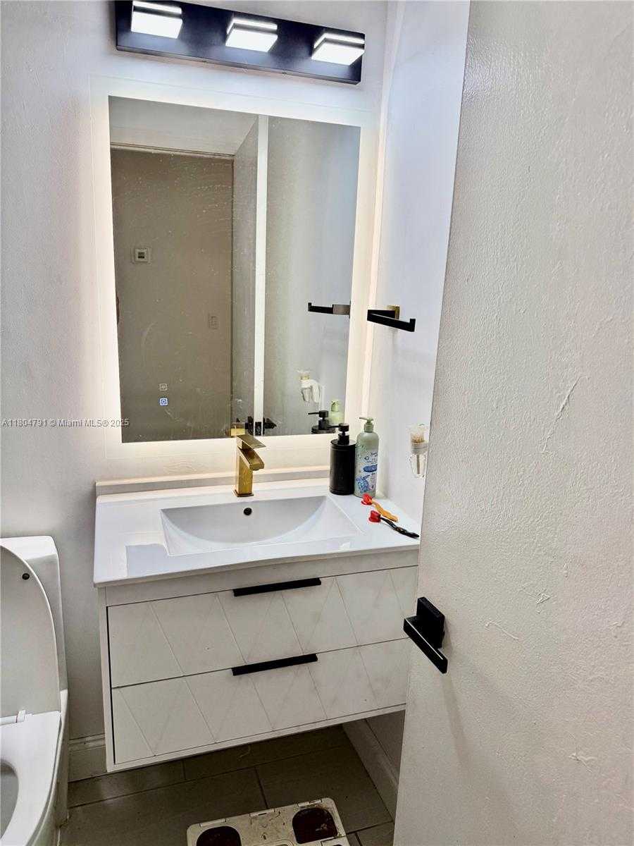 Small Image of 1311 SOUTH WEST 85TH AVE, Pembroke Pines Number 4