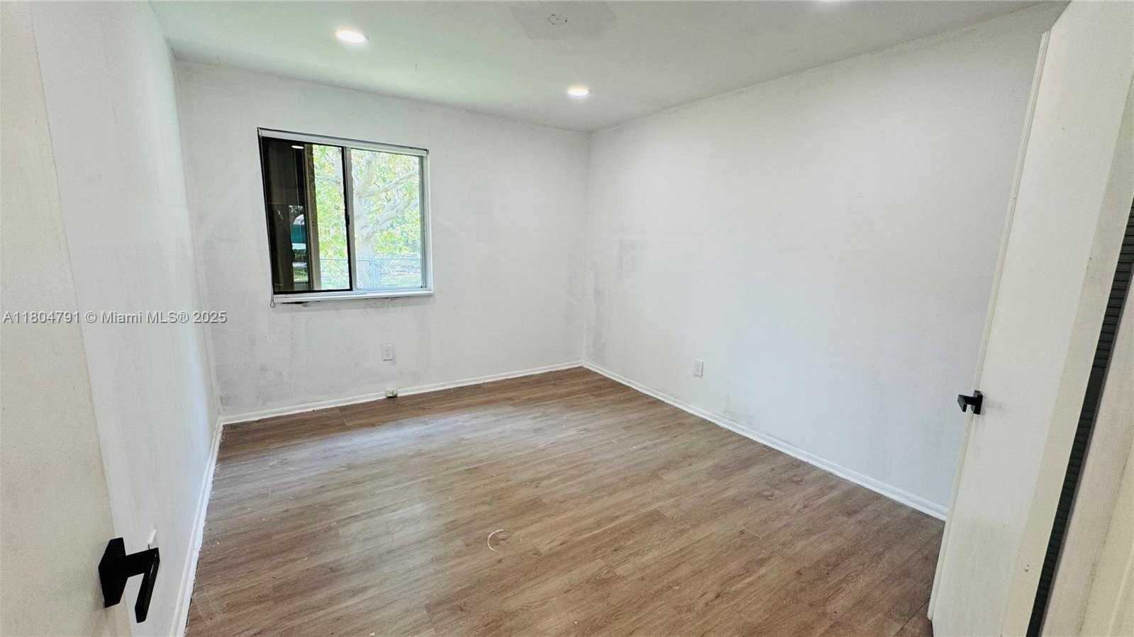 Small Image of 1311 SOUTH WEST 85TH AVE, Pembroke Pines Number 8
