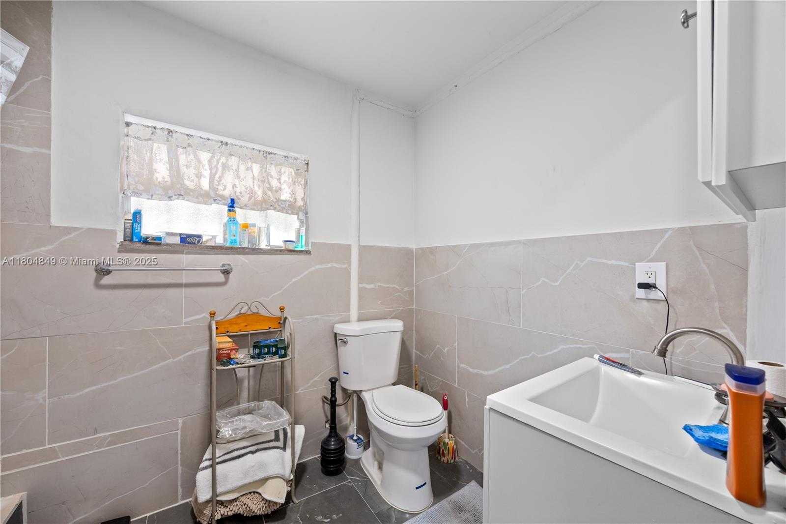 Small Image of 625 NORTH EAST 130TH ST, North Miami Number 29