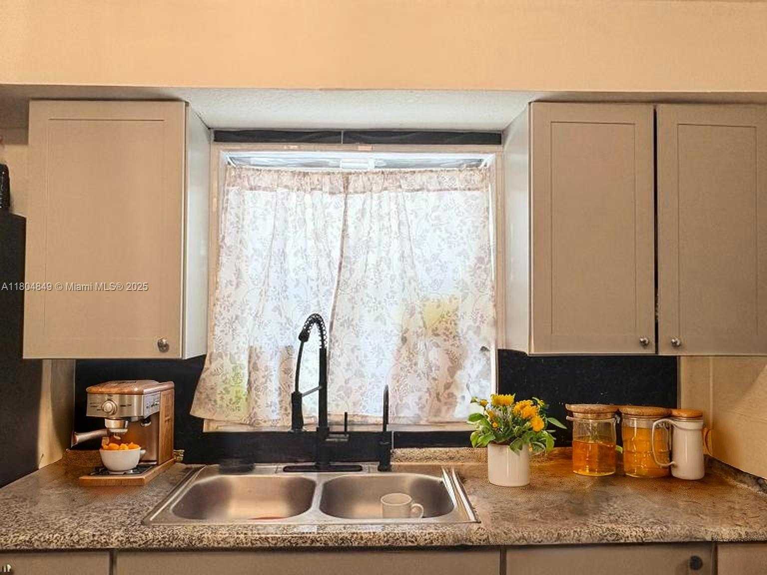 Small Image of 625 NORTH EAST 130TH ST, North Miami Number 4