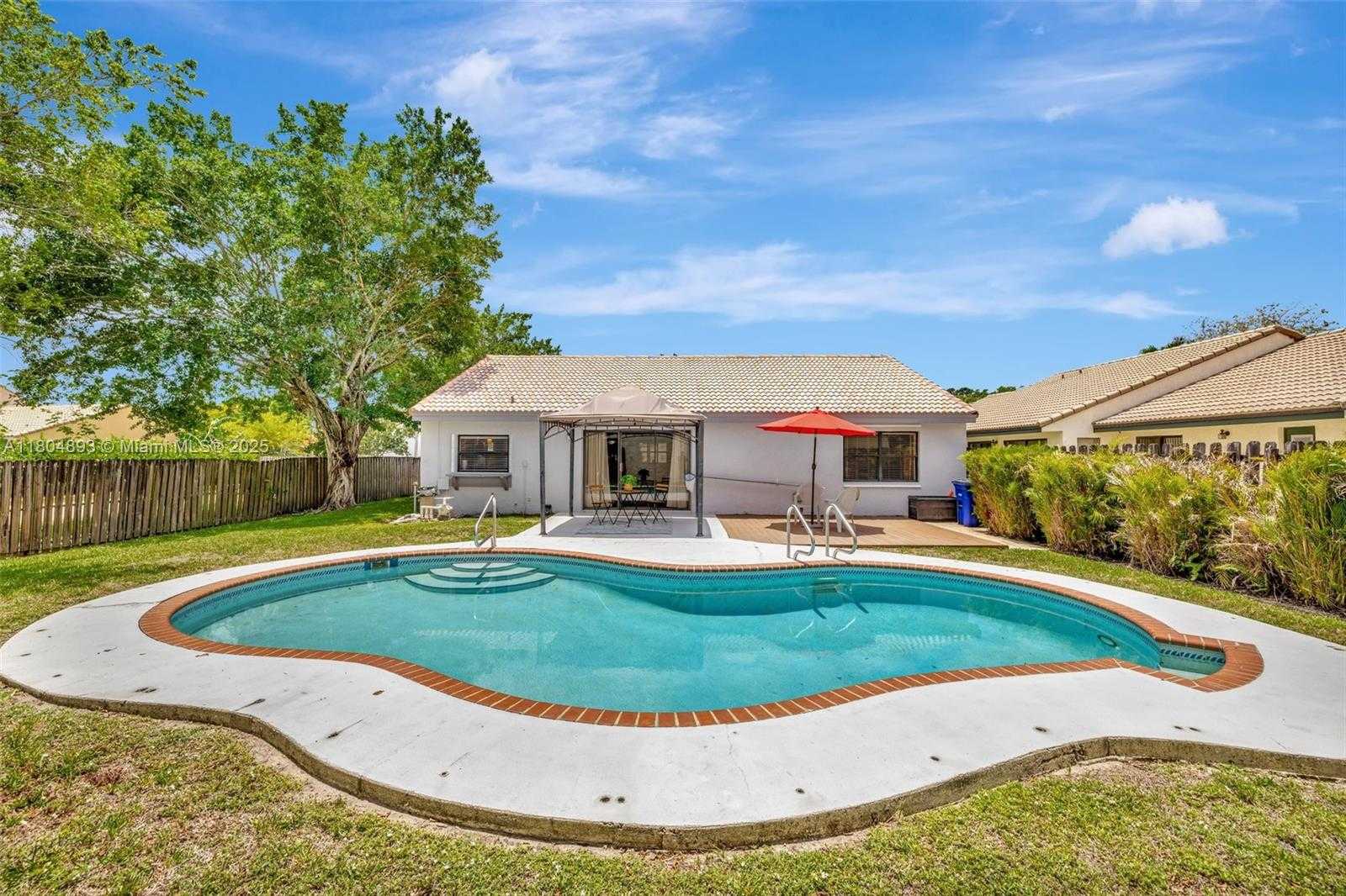 Small Image of 11955 Brim Way, Hollywood, FL 33026, USA Number 2