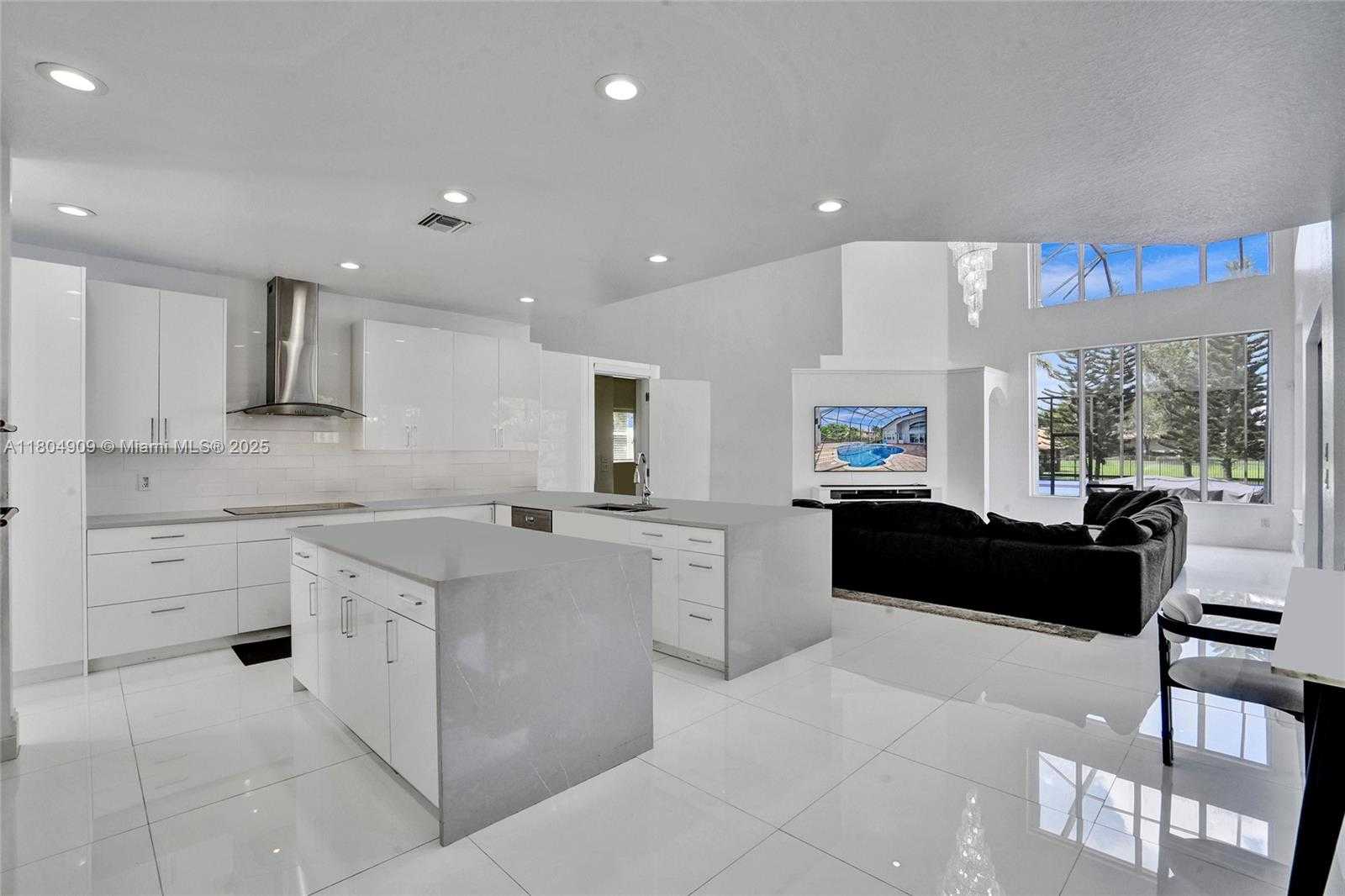 Small Image of 10457 LAUREL RD, Davie Number 10