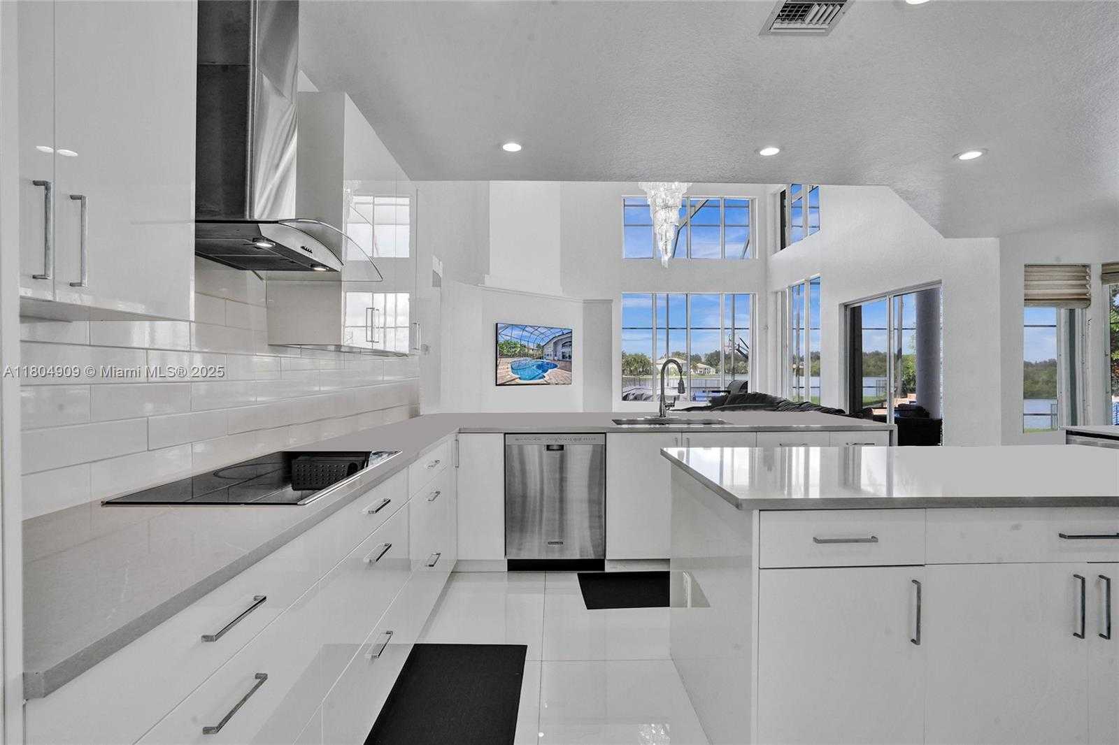 Small Image of 10457 LAUREL RD, Davie Number 12