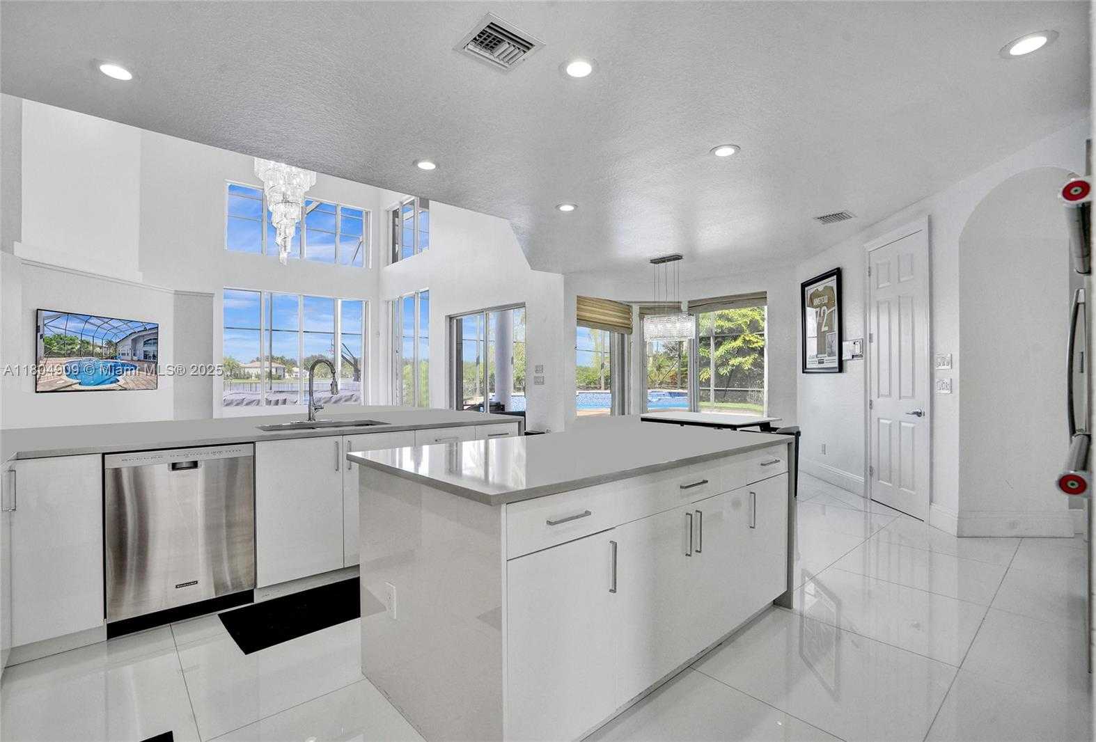 Small Image of 10457 LAUREL RD, Davie Number 13