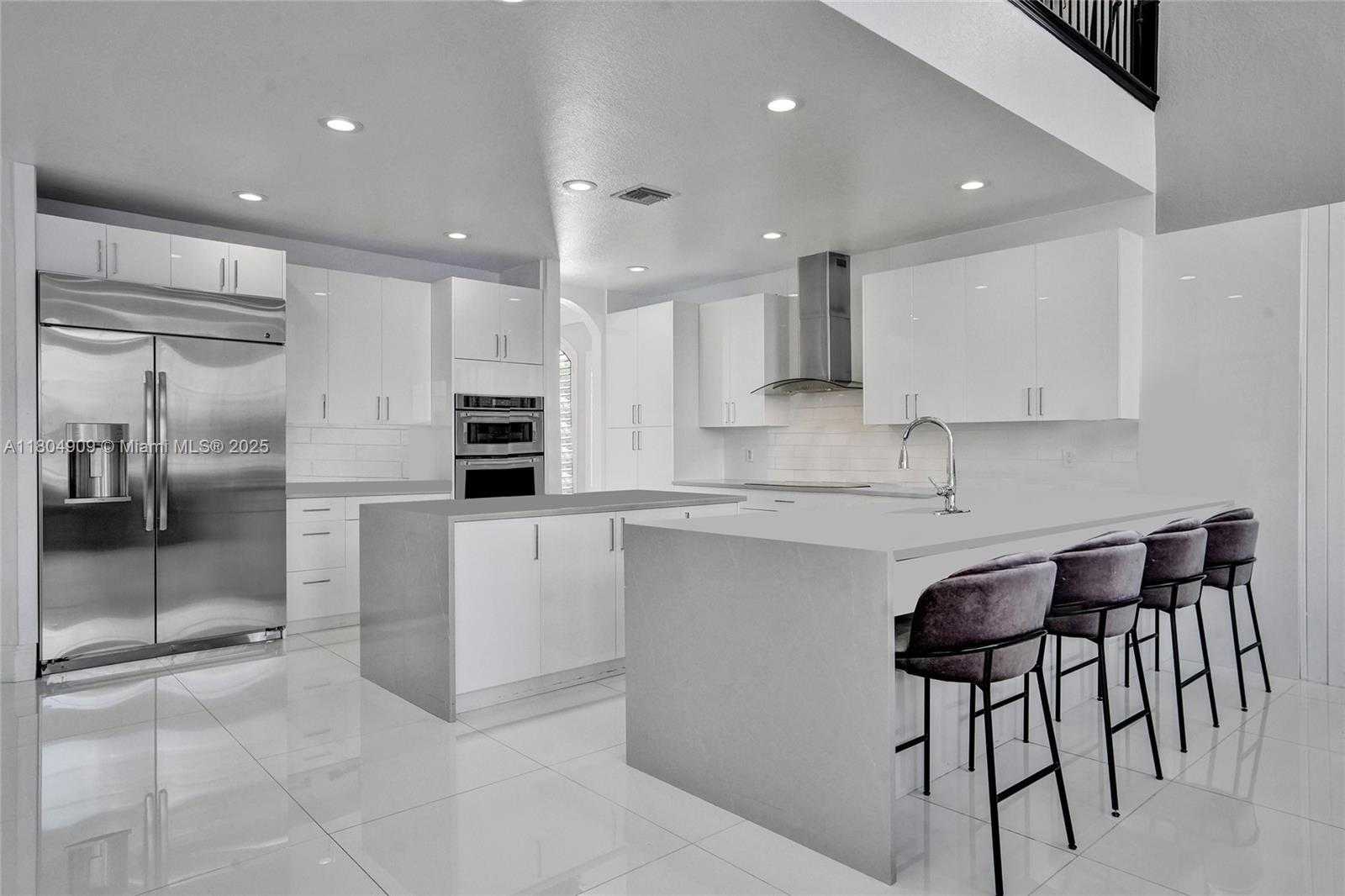 Small Image of 10457 LAUREL RD, Davie Number 16