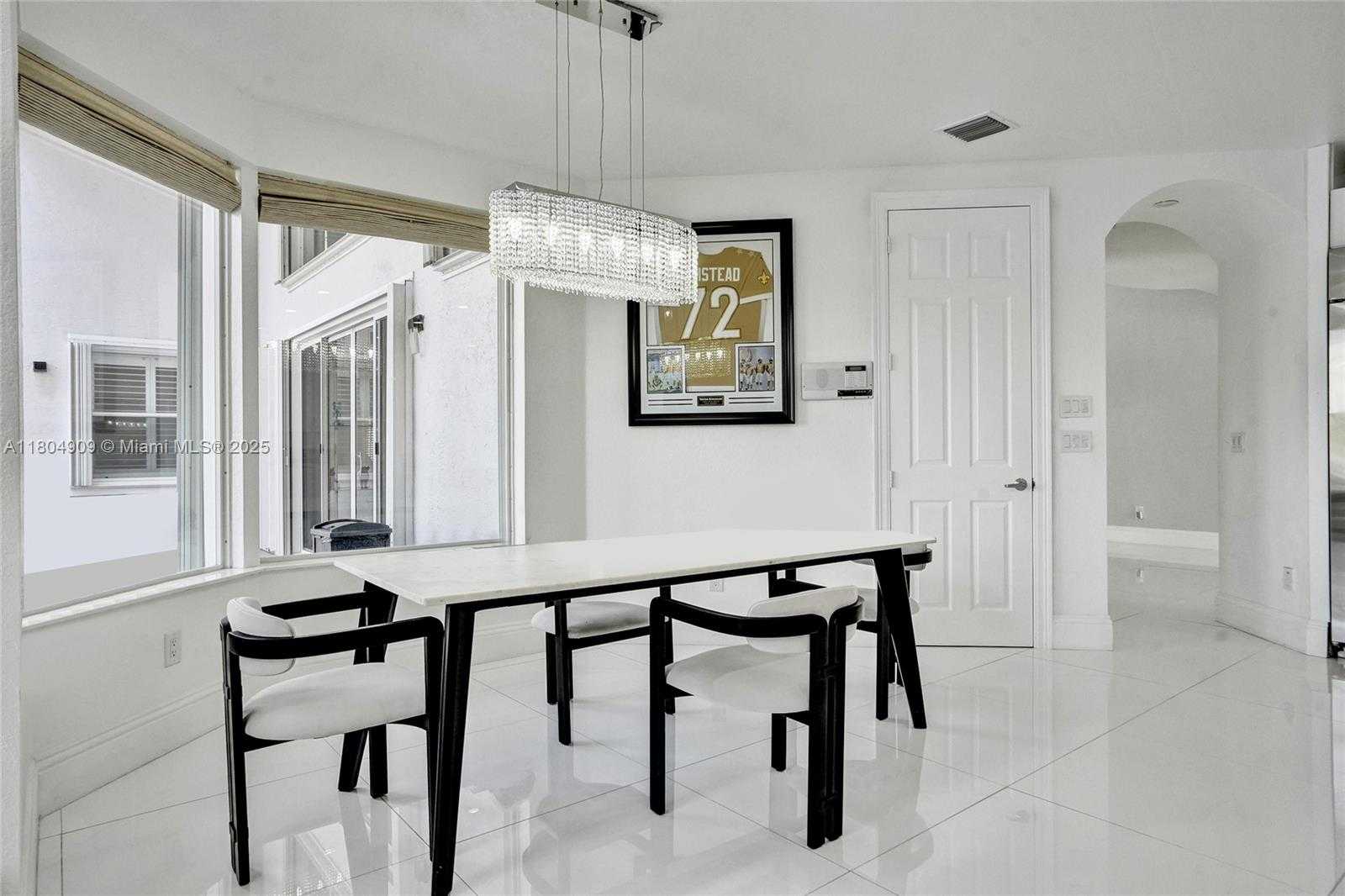 Small Image of 10457 LAUREL RD, Davie Number 18