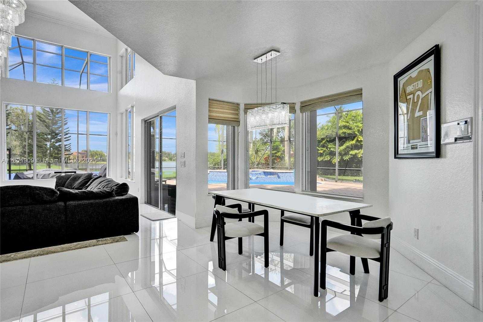 Small Image of 10457 LAUREL RD, Davie Number 19