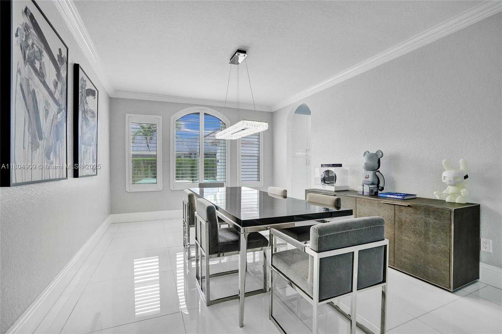 Small Image of 10457 LAUREL RD, Davie Number 21