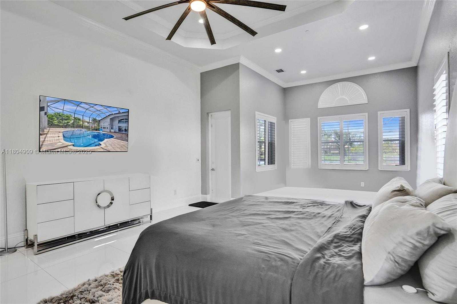 Small Image of 10457 LAUREL RD, Davie Number 24