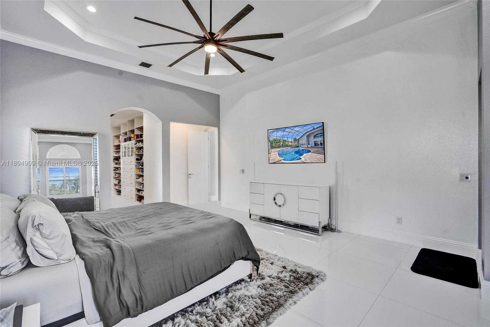 Small Image of 10457 LAUREL RD, Davie Number 25