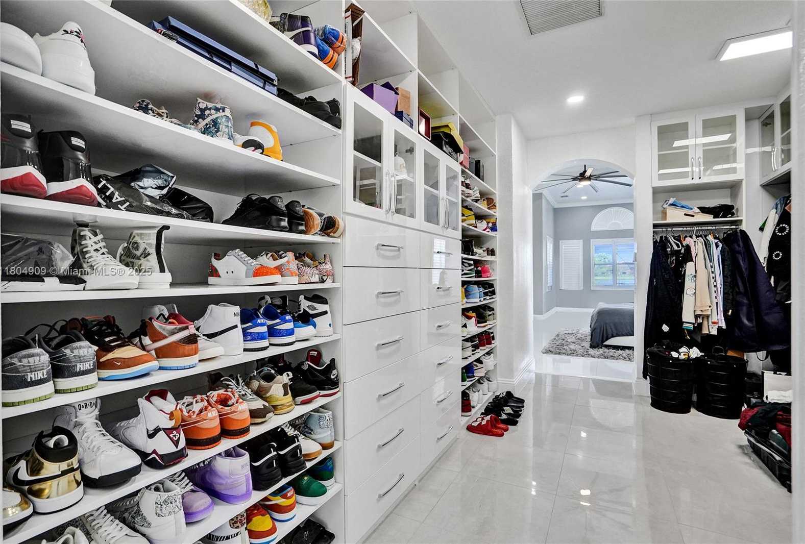 Small Image of 10457 LAUREL RD, Davie Number 26