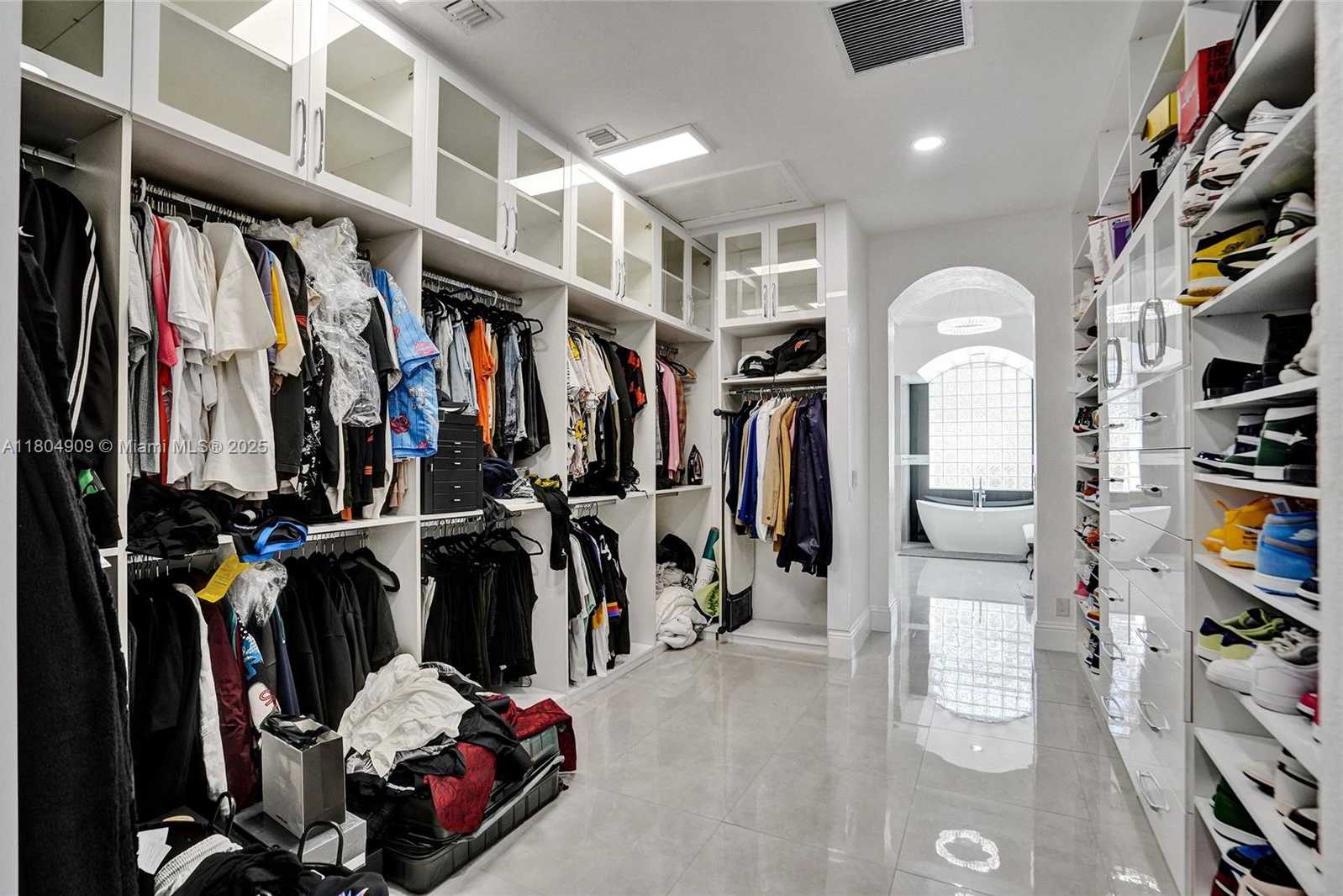 Small Image of 10457 LAUREL RD, Davie Number 27