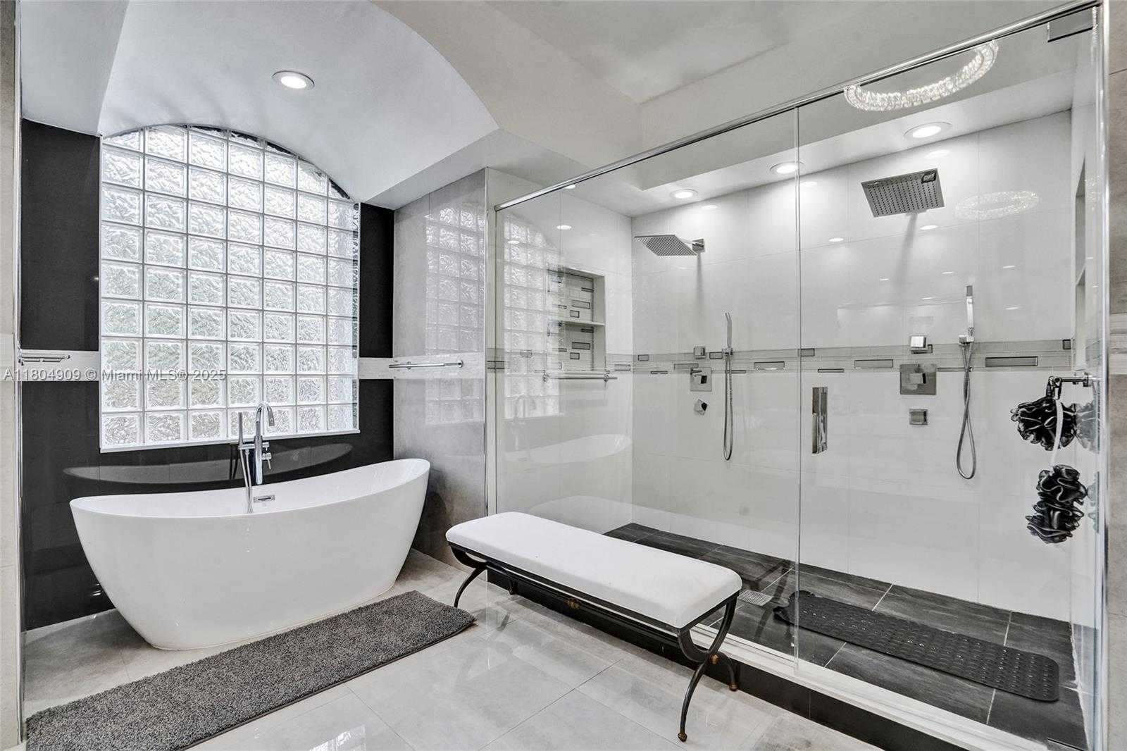 Small Image of 10457 LAUREL RD, Davie Number 29