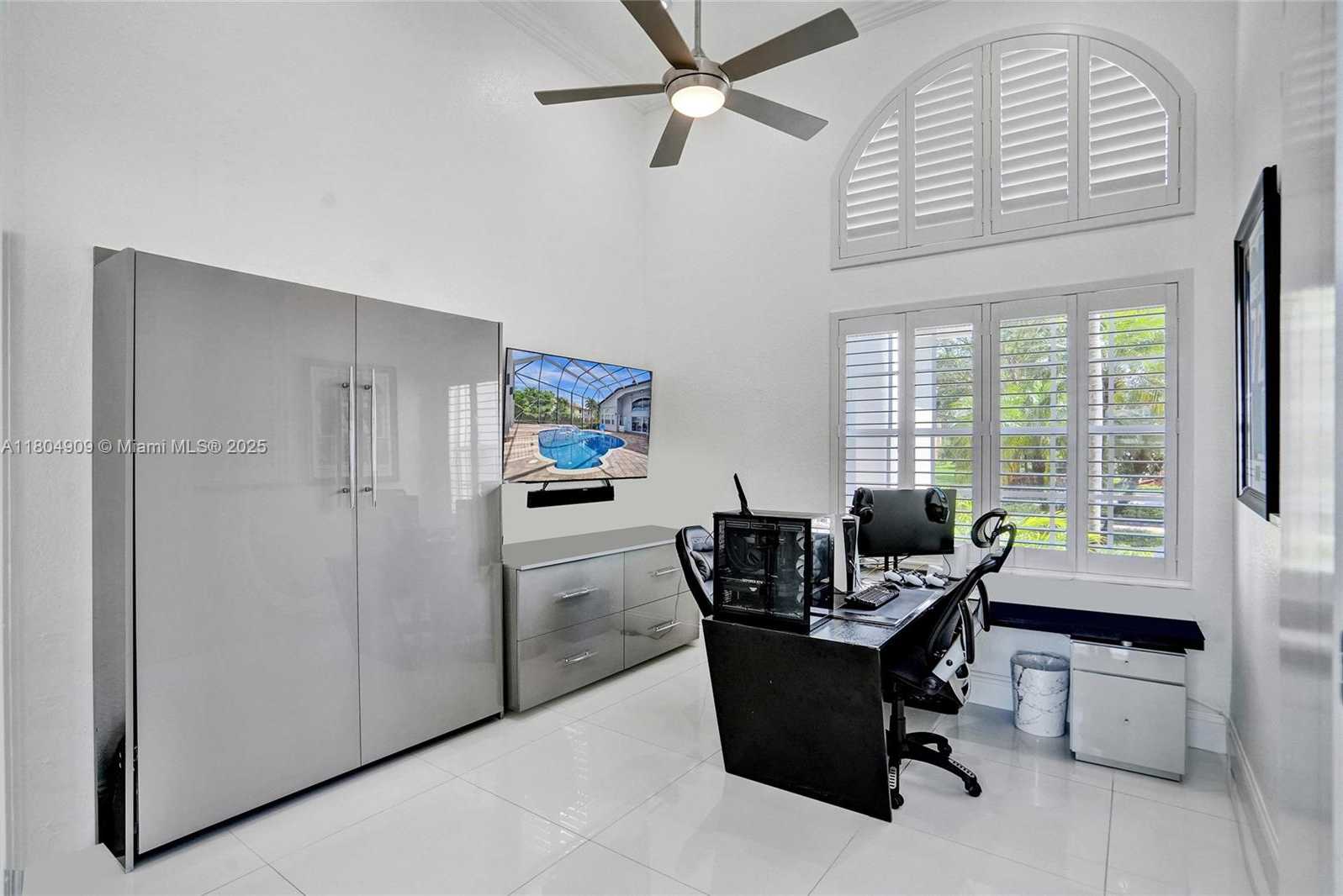 Small Image of 10457 LAUREL RD, Davie Number 32
