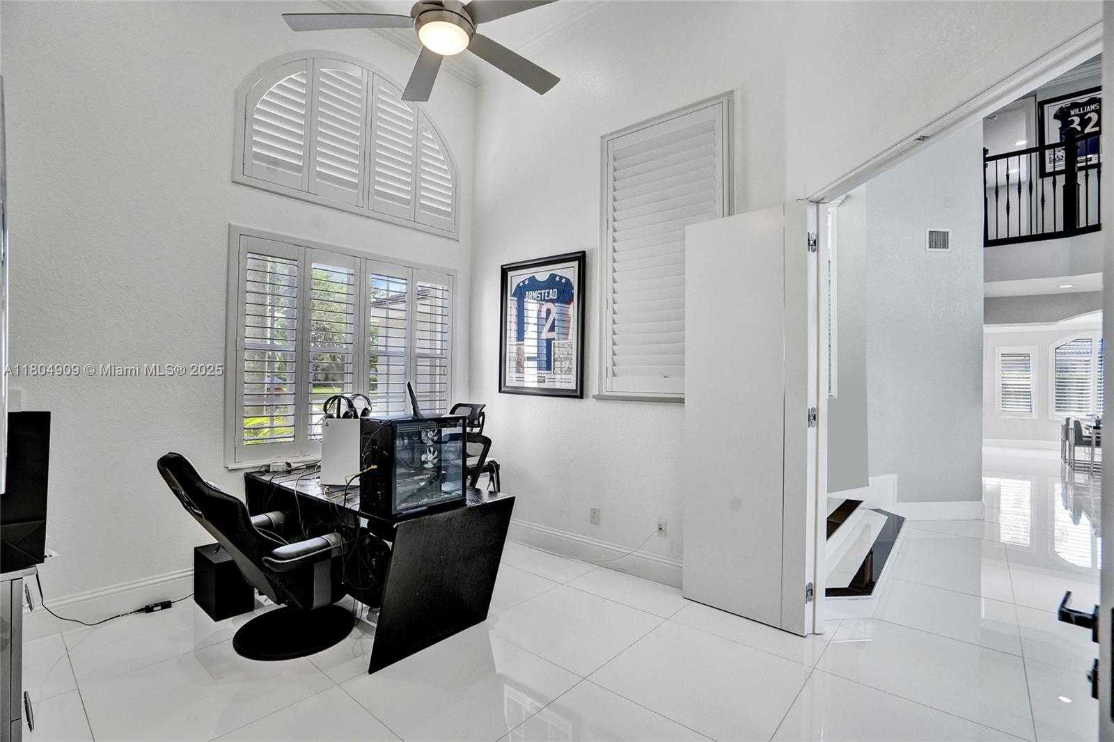 Small Image of 10457 LAUREL RD, Davie Number 33
