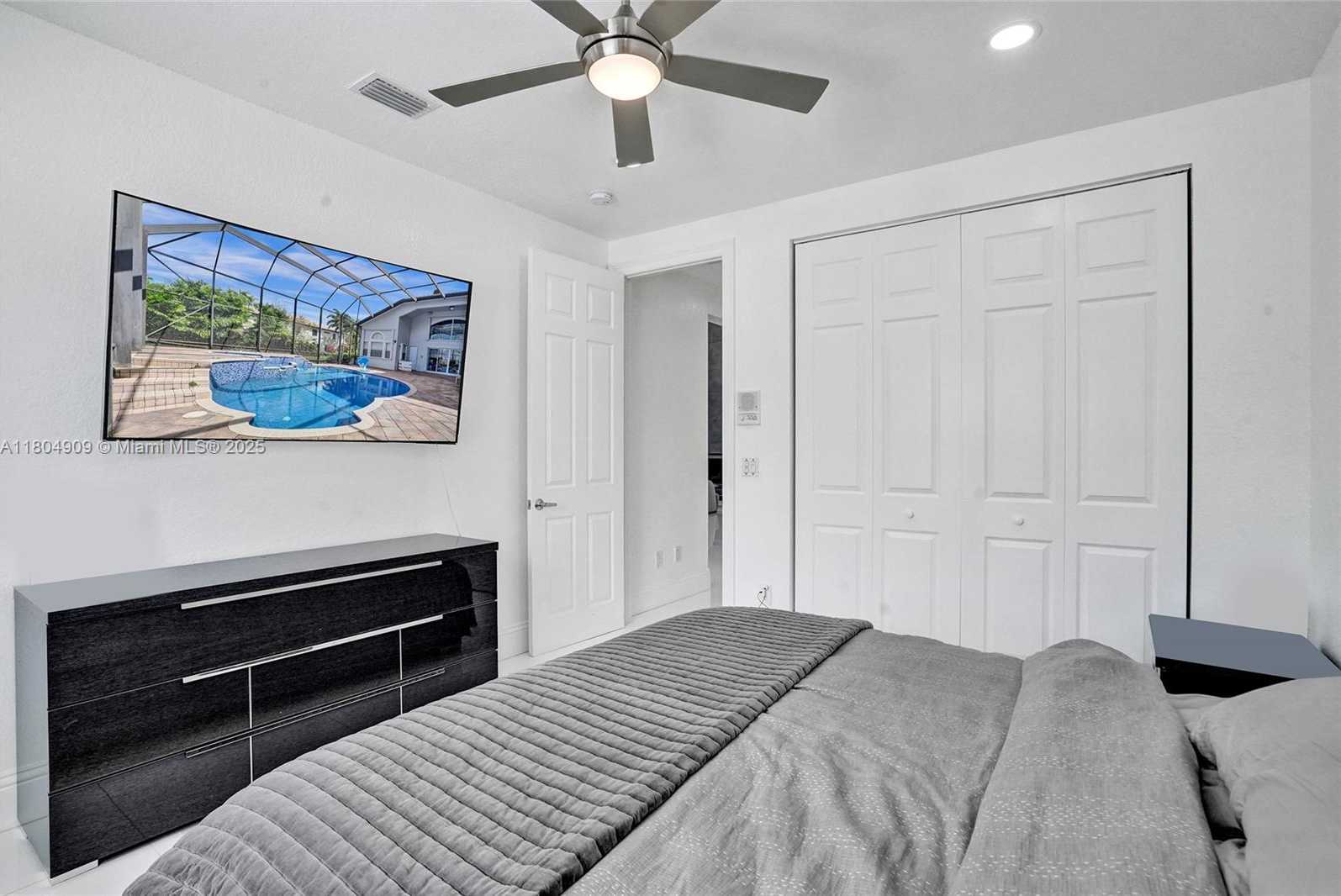Small Image of 10457 LAUREL RD, Davie Number 36