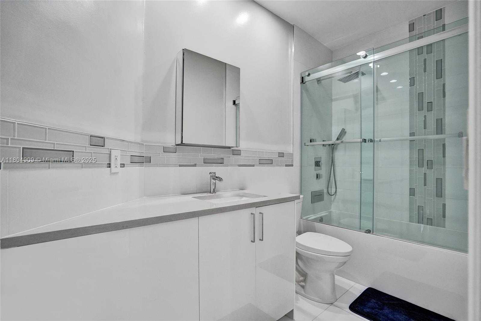 Small Image of 10457 LAUREL RD, Davie Number 37